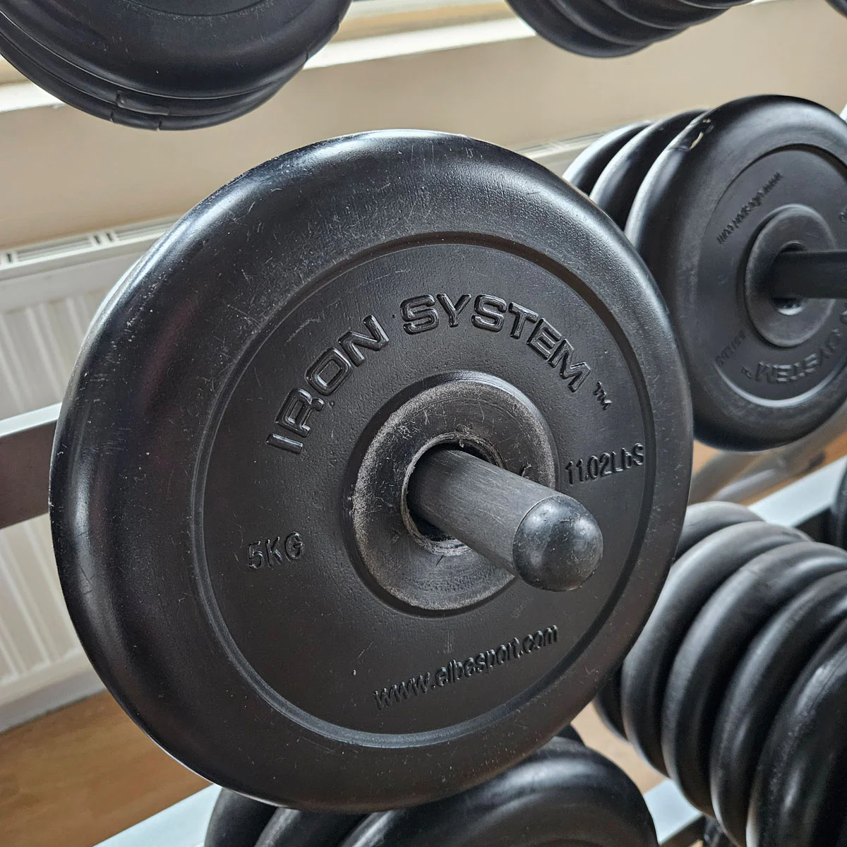Elbesport Iron System Langhantelsets für Groupfitness, Gruppentraining, Kurse etc, Ähnlich Hot Iron Sets, inkl. Ständer-Ablage in Silber, gebraucht - mit Gebrauchsspuren - Image 4