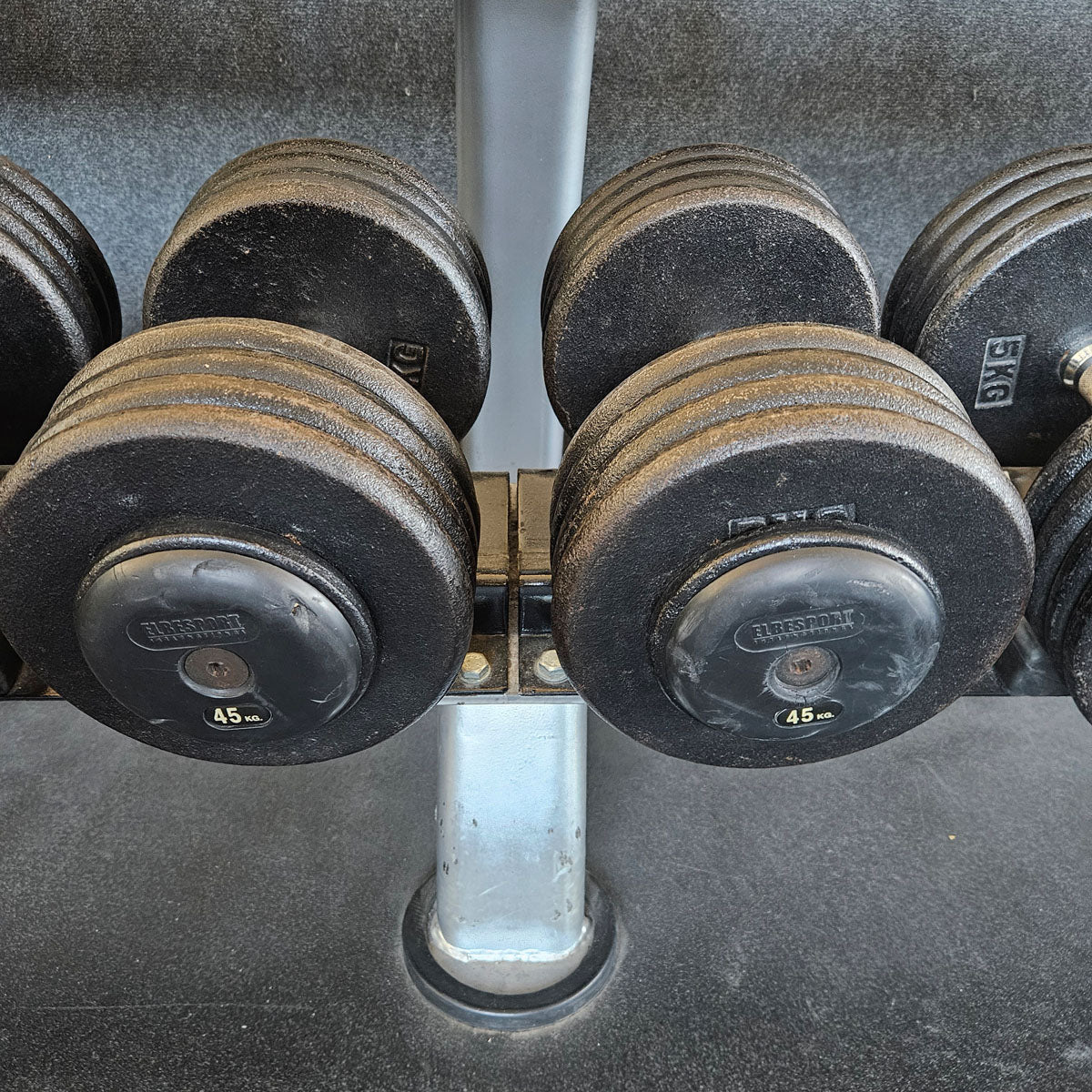 ElbeSport Kurzhantelsatz aus Guss von 2,5 bis 50kg in 2,5kg Stufen ( 20 Paare ) Oldschool, INKLUSIVE Kurzhantelablagen, gebraucht - mit Gebrauchsspuren - Image 27