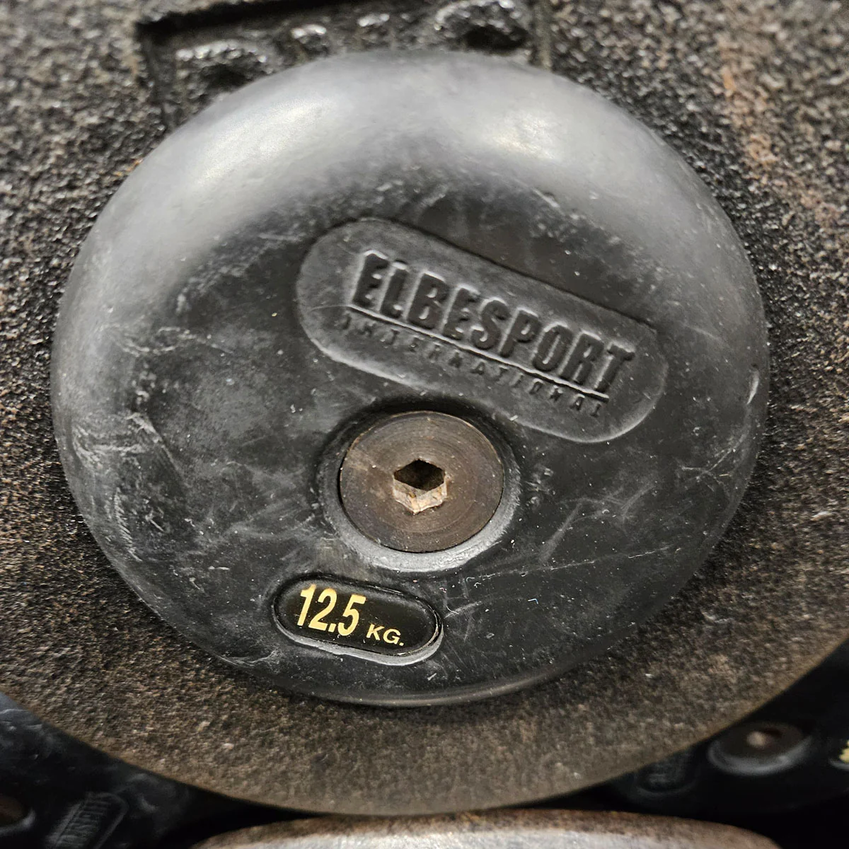 ElbeSport Kurzhantelsatz aus Guss von 2,5 bis 50kg in 2,5kg Stufen ( 20 Paare ) Oldschool, INKLUSIVE Kurzhantelablagen, gebraucht - mit Gebrauchsspuren - Image 30
