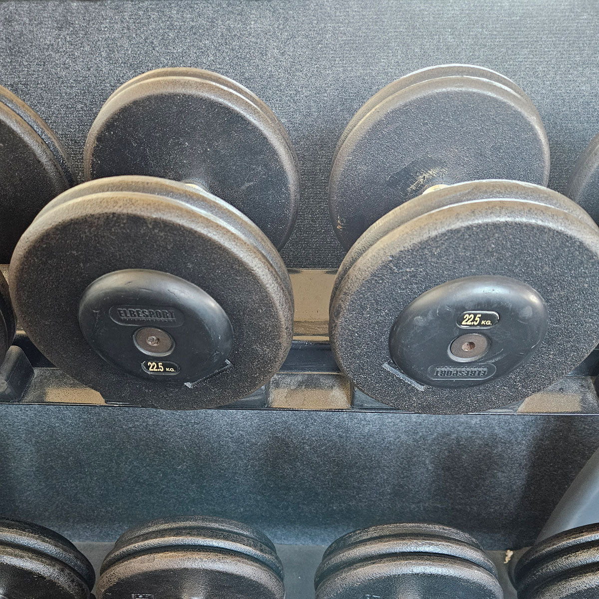 ElbeSport Kurzhantelsatz aus Guss von 2,5 bis 60kg in 2,5kg Stufen ( 24 Paare ) Oldschool, INKLUSIVE Kurzhantelablagen, gebraucht - mit Gebrauchsspuren - Image 18