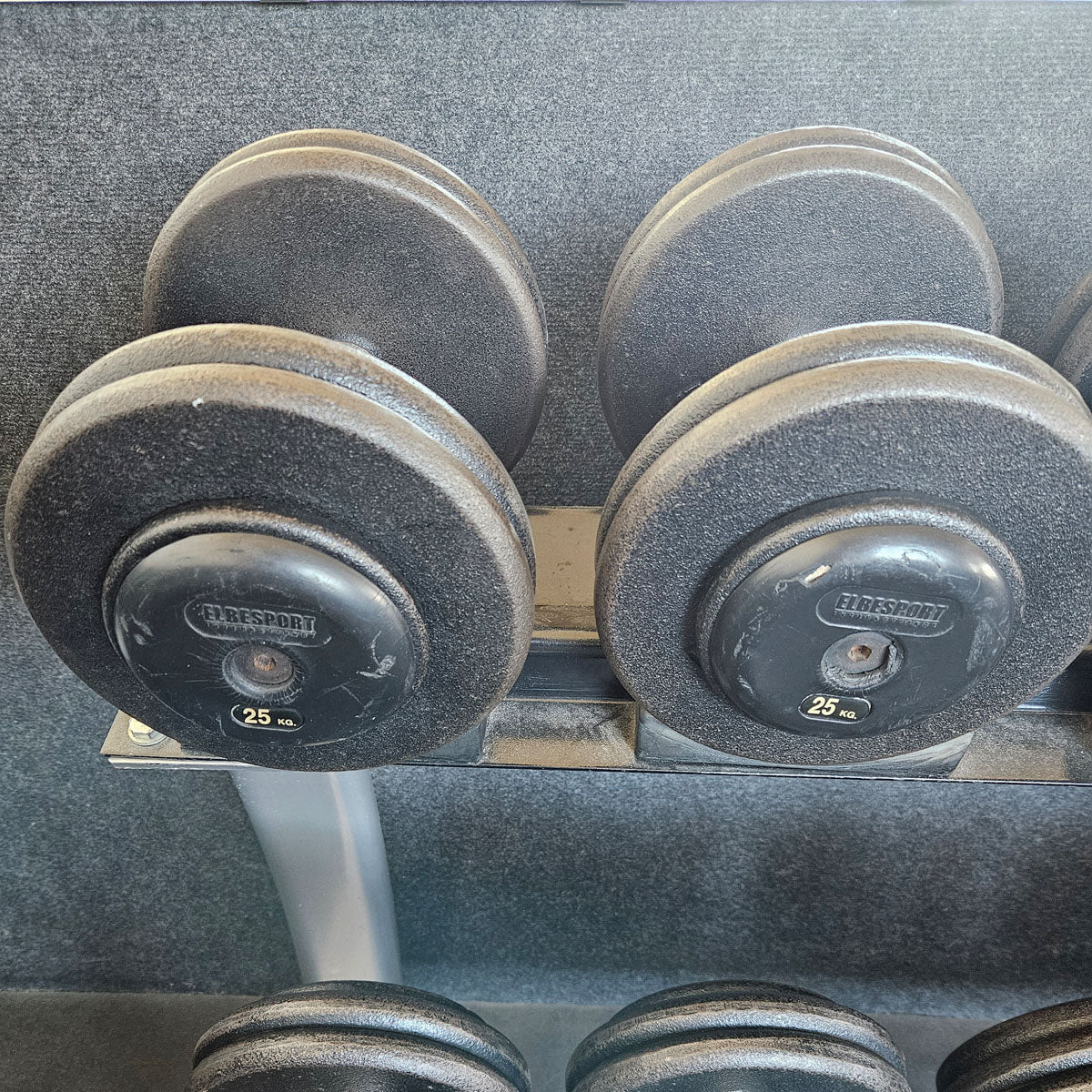 ElbeSport Kurzhantelsatz aus Guss von 2,5 bis 60kg in 2,5kg Stufen ( 24 Paare ) Oldschool, INKLUSIVE Kurzhantelablagen, gebraucht - mit Gebrauchsspuren - Image 19