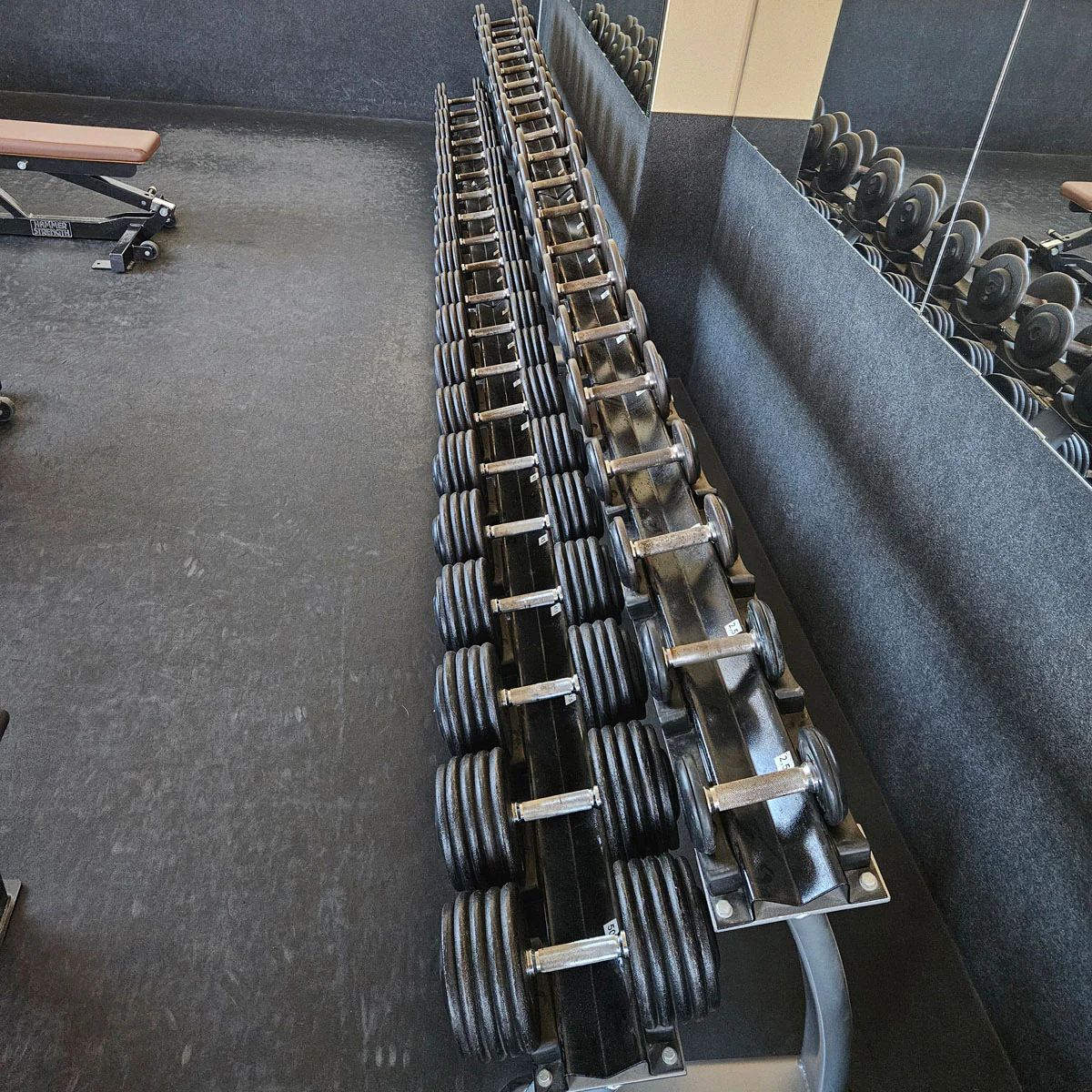ElbeSport Kurzhantelsatz aus Guss von 2,5 bis 60kg in 2,5kg Stufen ( 24 Paare ) Oldschool, INKLUSIVE Kurzhantelablagen, gebraucht - mit Gebrauchsspuren - Image 6