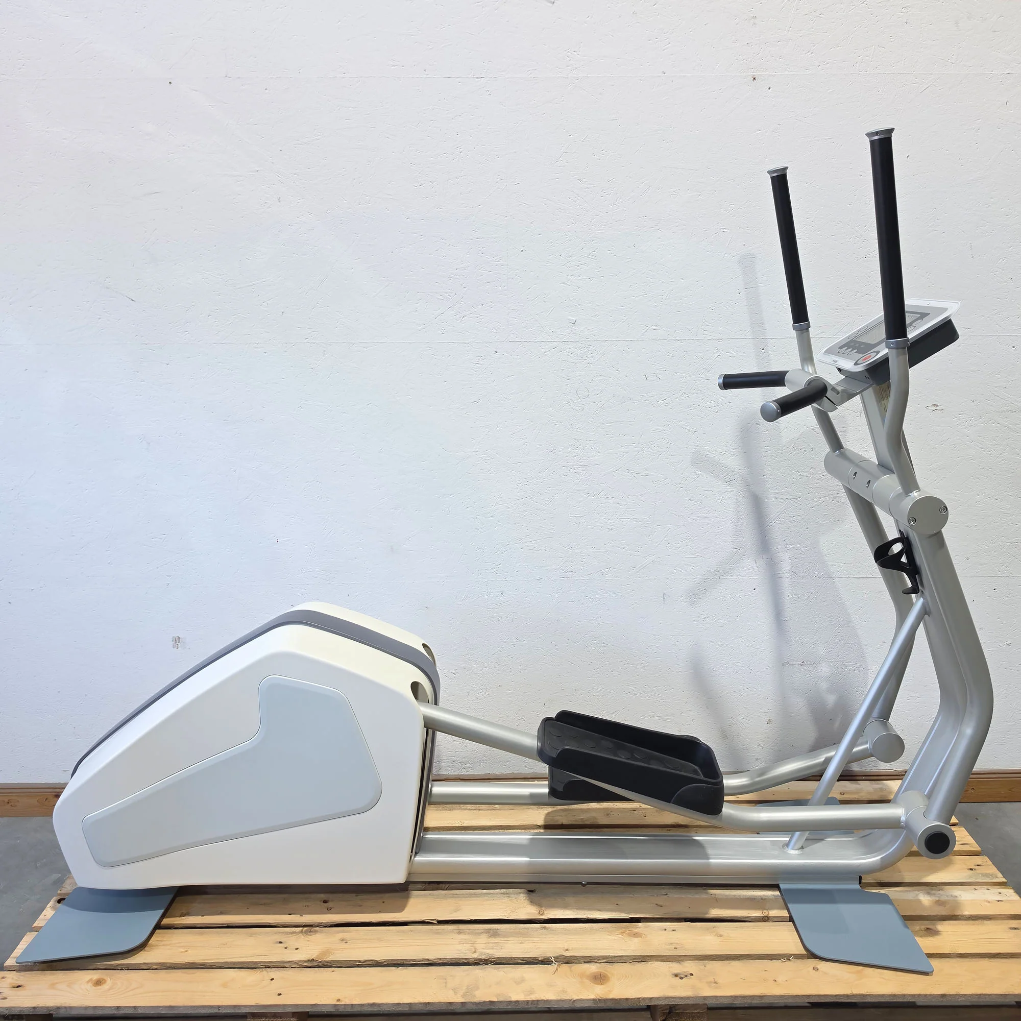 Emotion Fitness Motion Cross 800 med, mit großem Trainingsprogramm, Watt Training, Ellipsentrainer, Crosstrainer, gebrandet Frei AG, gebraucht - überholter Zustand - Image 3