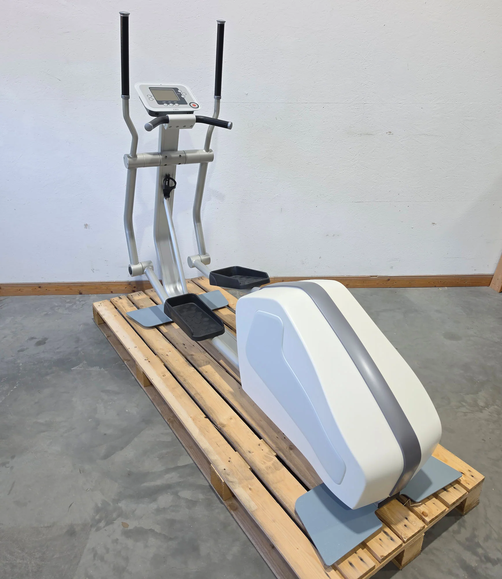 Emotion Fitness Motion Cross 800 med, mit großem Trainingsprogramm, Watt Training, Ellipsentrainer, Crosstrainer, gebrandet Frei AG, gebraucht - überholter Zustand - Image 4