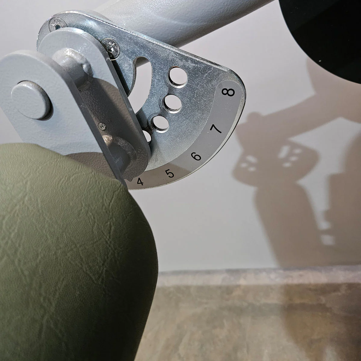 Ergo-Fit Leg Flexion 4100 S Med mit Display, Beinbeuger sitzend mit medizinischer Zulassung, MPG, Baujahr 2020, Rahmen Silber, gebraucht - überholter Zustand - Image 13