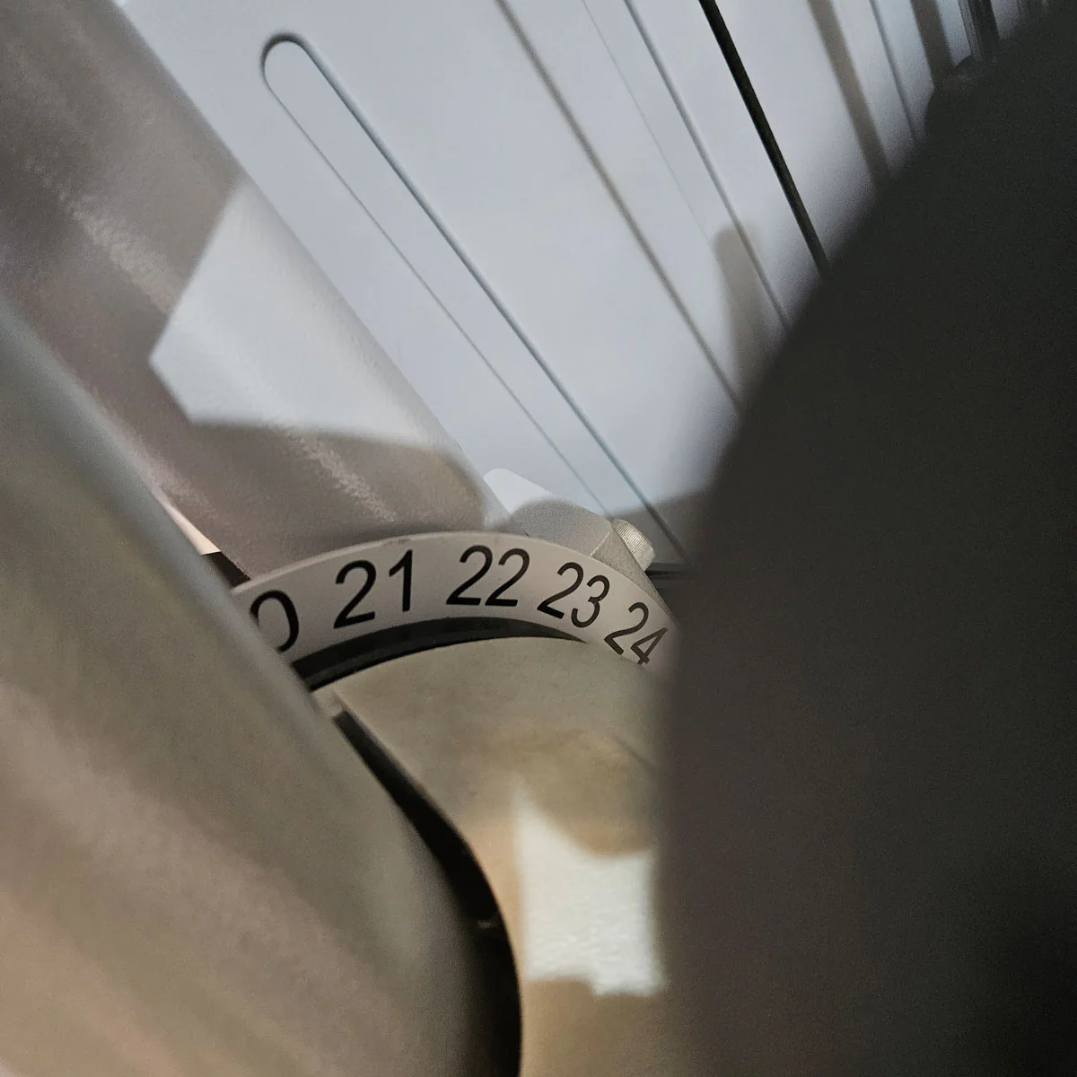 Ergo-Fit Leg Flexion 4100 S Med mit Display, Beinbeuger sitzend mit medizinischer Zulassung, MPG, Baujahr 2020, Rahmen Silber, gebraucht - überholter Zustand - Image 16