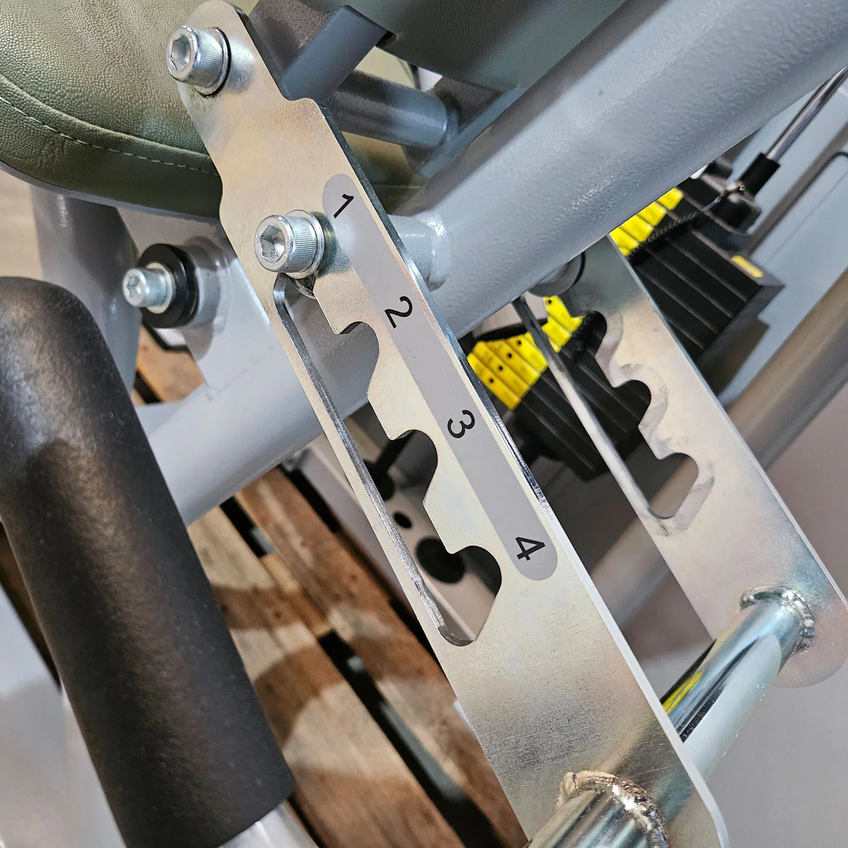 Ergo-Fit Leg Flexion 4100 S Med mit Display, Beinbeuger sitzend mit medizinischer Zulassung, MPG, Baujahr 2020, Rahmen Silber, gebraucht - überholter Zustand - Image 7