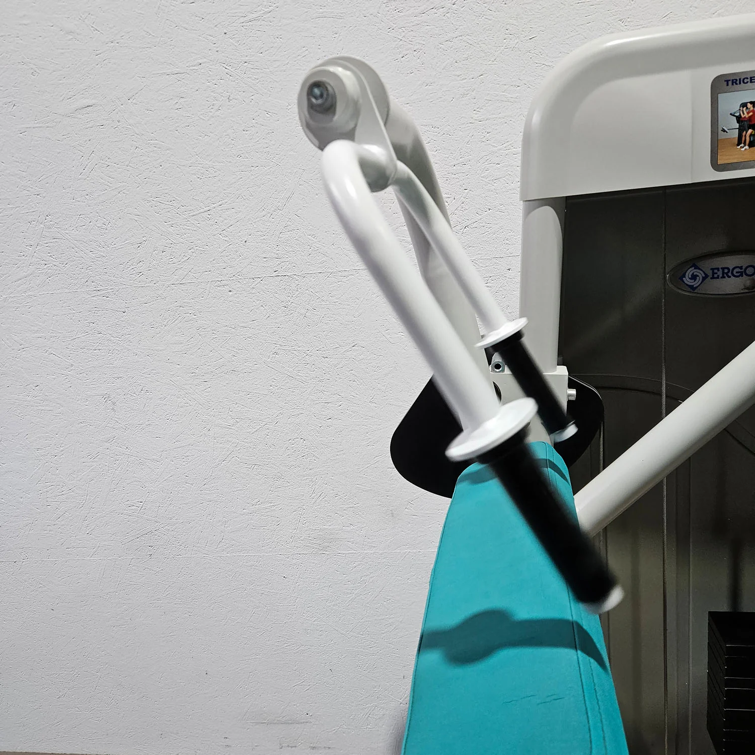 Ergo-Fit Trizepsmaschine horizontal, Triceps Extension, Armstrecker, 4000 Serie, Rahmenfarbe Weiß, gebraucht - überholter Zustand - Image 8