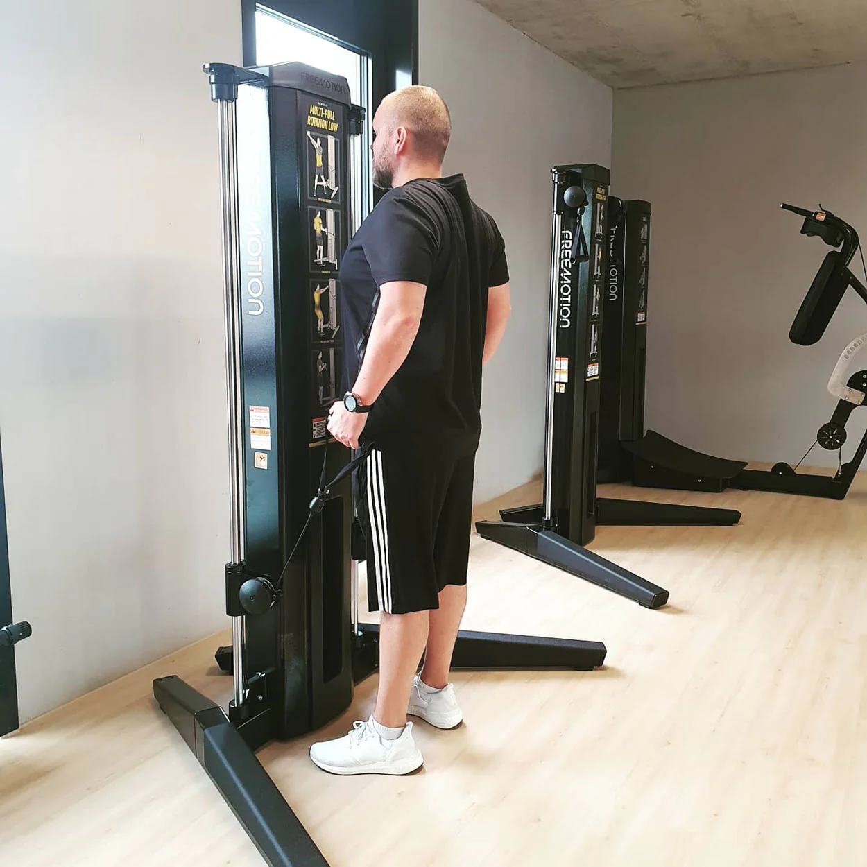 Freemotion Genesis Kraftgeräte Set, 10 Bilaterale Kabelzug Fitnessgeräte, Baujahr 2019 und 2020 - auch als Zirkel nutzbar, Made in USA - gebraucht - Neuwertiger Zustand - Image 16