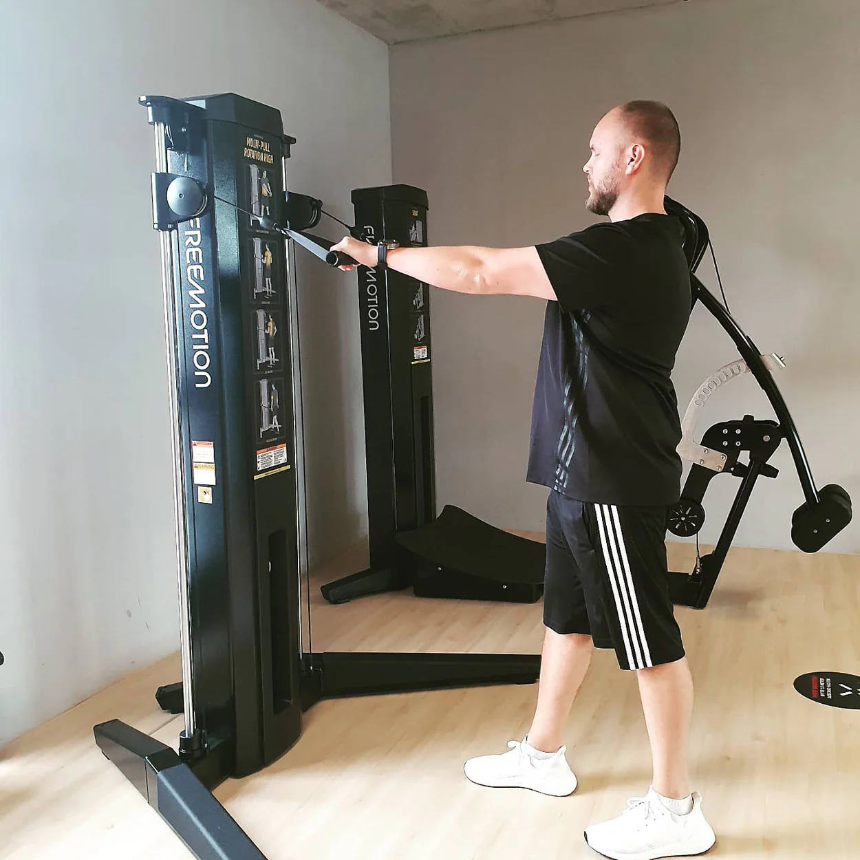 Freemotion Genesis Kraftgeräte Set, 10 Bilaterale Kabelzug Fitnessgeräte, Baujahr 2019 und 2020 - auch als Zirkel nutzbar, Made in USA - gebraucht - Neuwertiger Zustand - Image 17
