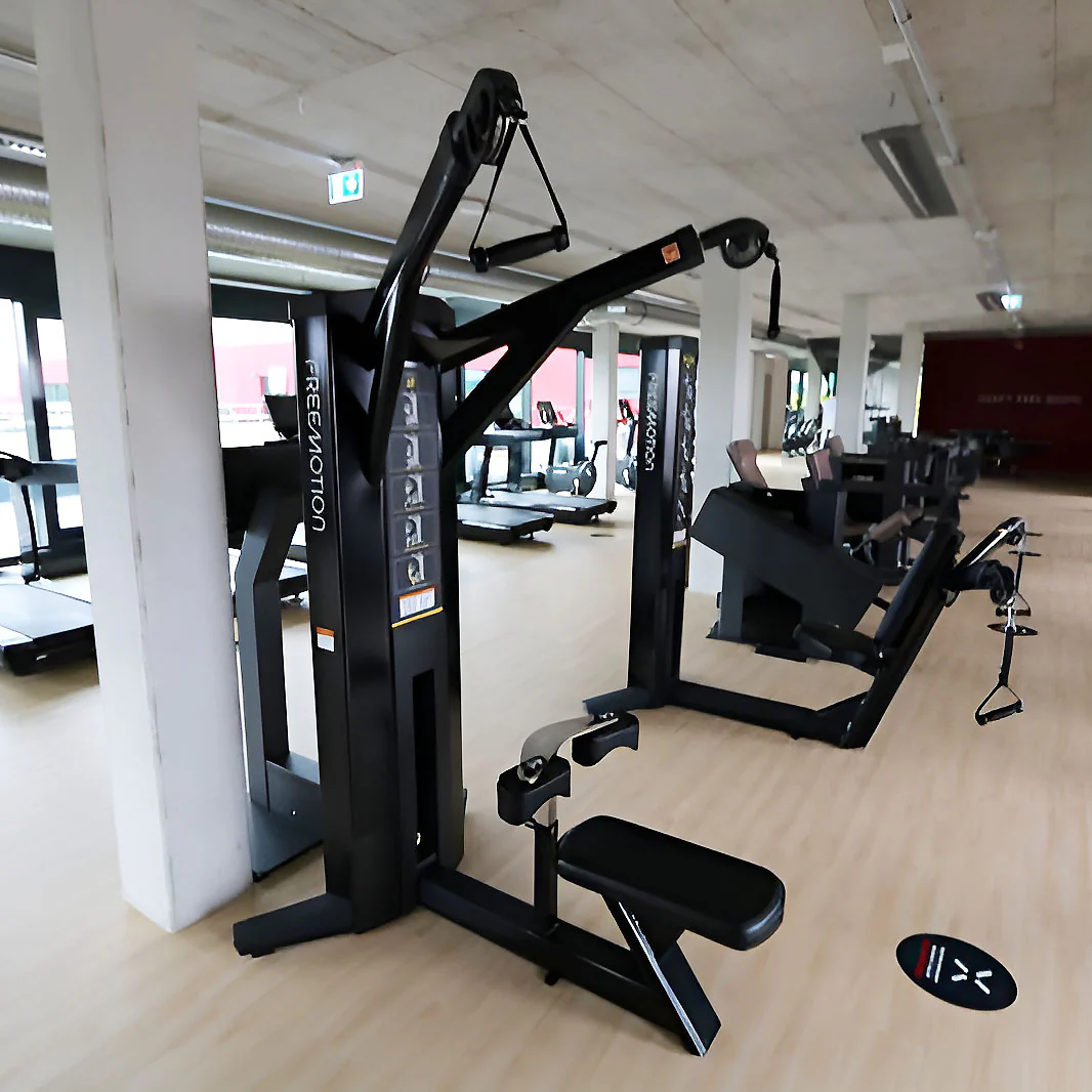 Freemotion Genesis Kraftgeräte Set, 10 Bilaterale Kabelzug Fitnessgeräte, Baujahr 2019 und 2020 - auch als Zirkel nutzbar, Made in USA - gebraucht - Neuwertiger Zustand - Image 3