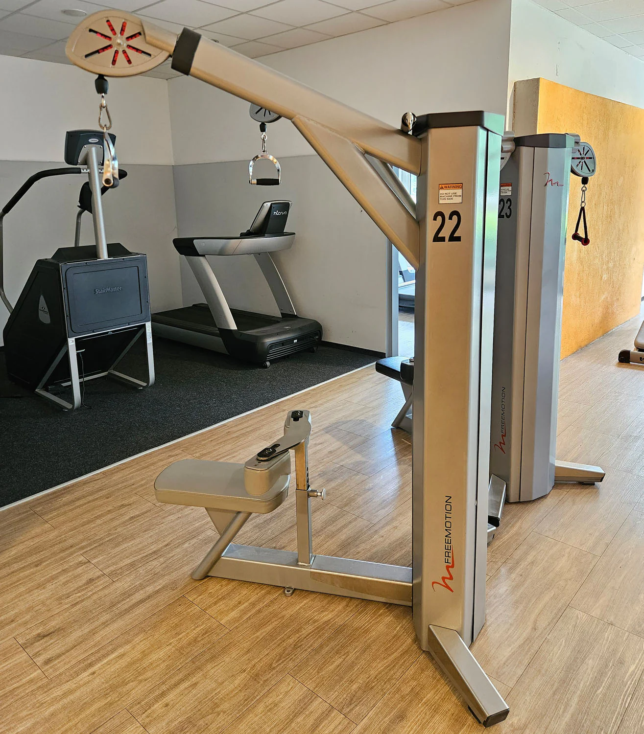 Freemotion Lat G620 - Latzug am Kabel, Lat Pulldown, Rücken Krafttrainingsgerät aus der Genesis Serie, Rahmenfarbe Silber, gebraucht - überholter Zustand - Image 3