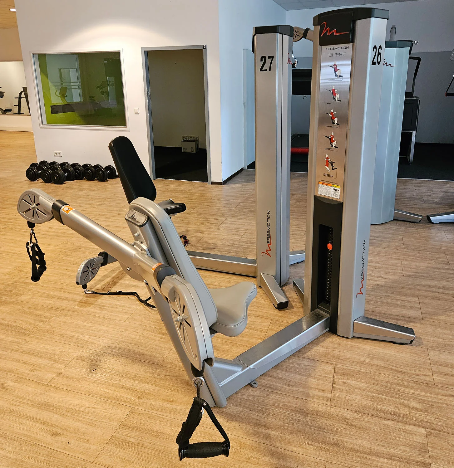Freemotion Multi-Plane Chest G600 - Brustpresse am Kabel, Kabelzüge für Bankdrücken Brusttraining, Krafttrainingsgerät aus der Genesis Serie, Rahmenfarbe Silber, gebraucht - überholter Zustand - Image 4