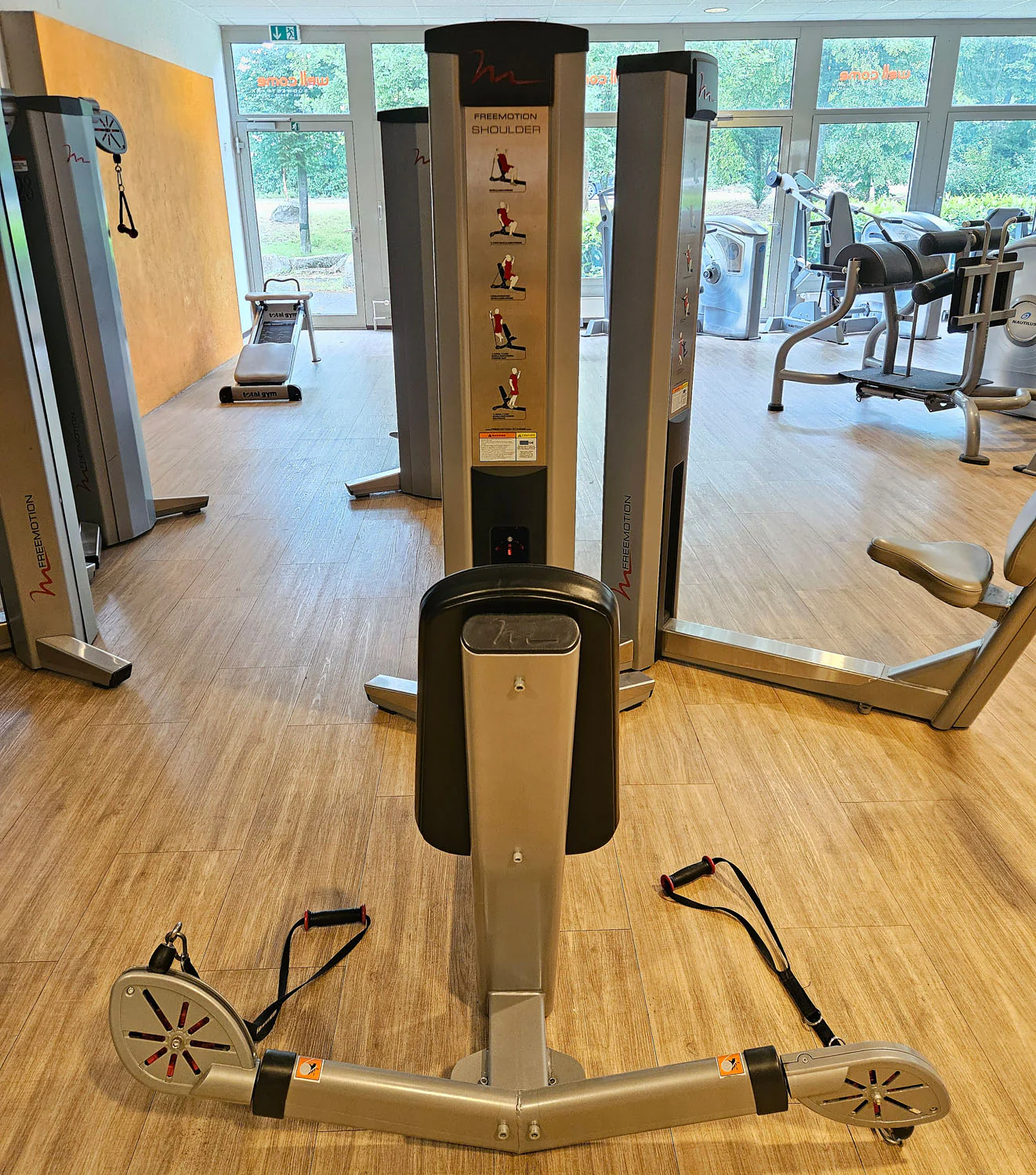 Freemotion Multi-Plane Shoulder G601 - Schulterpresse am Kabel, Kabelzüge für Schultertraining, Krafttrainingsgerät aus der Genesis Serie, Rahmenfarbe Silber, gebraucht - überholter Zustand - Image 3