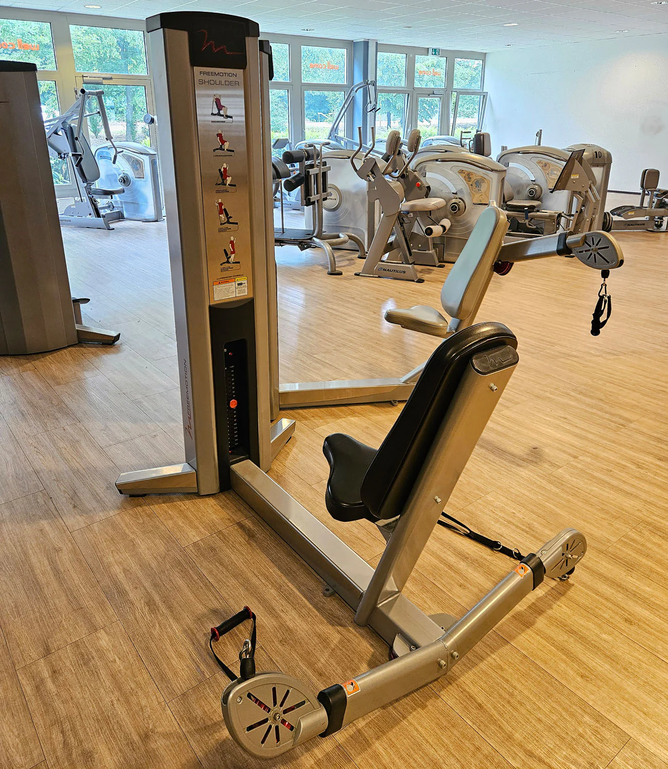 Freemotion Multi-Plane Shoulder G601 - Schulterpresse am Kabel, Kabelzüge für Schultertraining, Krafttrainingsgerät aus der Genesis Serie, Rahmenfarbe Silber, gebraucht - überholter Zustand - Image 4