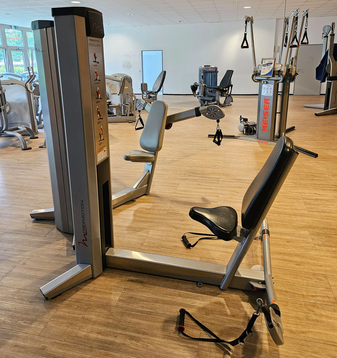 Freemotion Multi-Plane Shoulder G601 - Schulterpresse am Kabel, Kabelzüge für Schultertraining, Krafttrainingsgerät aus der Genesis Serie, Rahmenfarbe Silber, gebraucht - überholter Zustand - Image 5