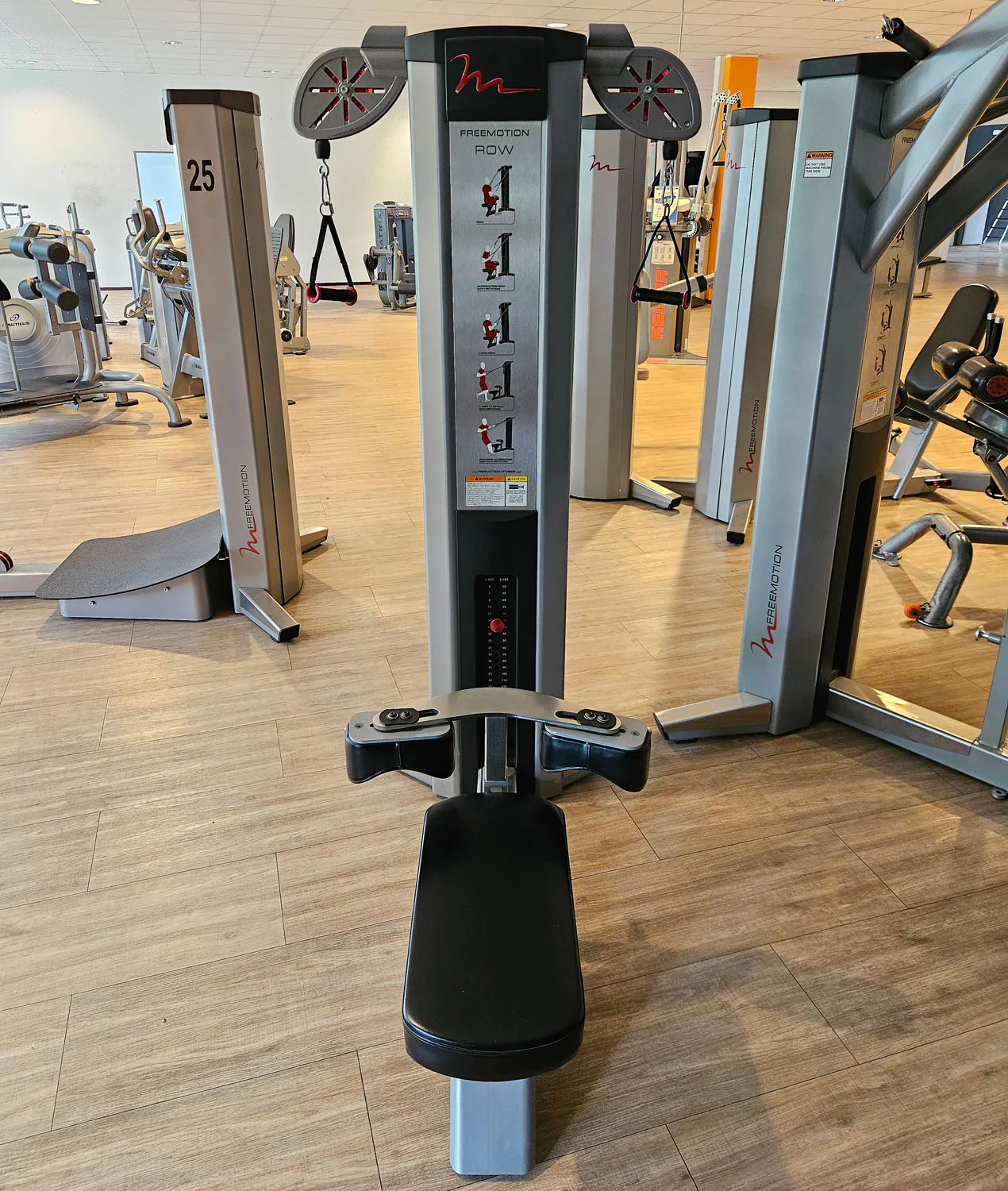 Freemotion Row G604 - Rudern am Kabel, Rudermaschine, Rücken Krafttrainingsgerät aus der Genesis Serie, Rahmenfarbe Silber, gebraucht - überholter Zustand - Image 3