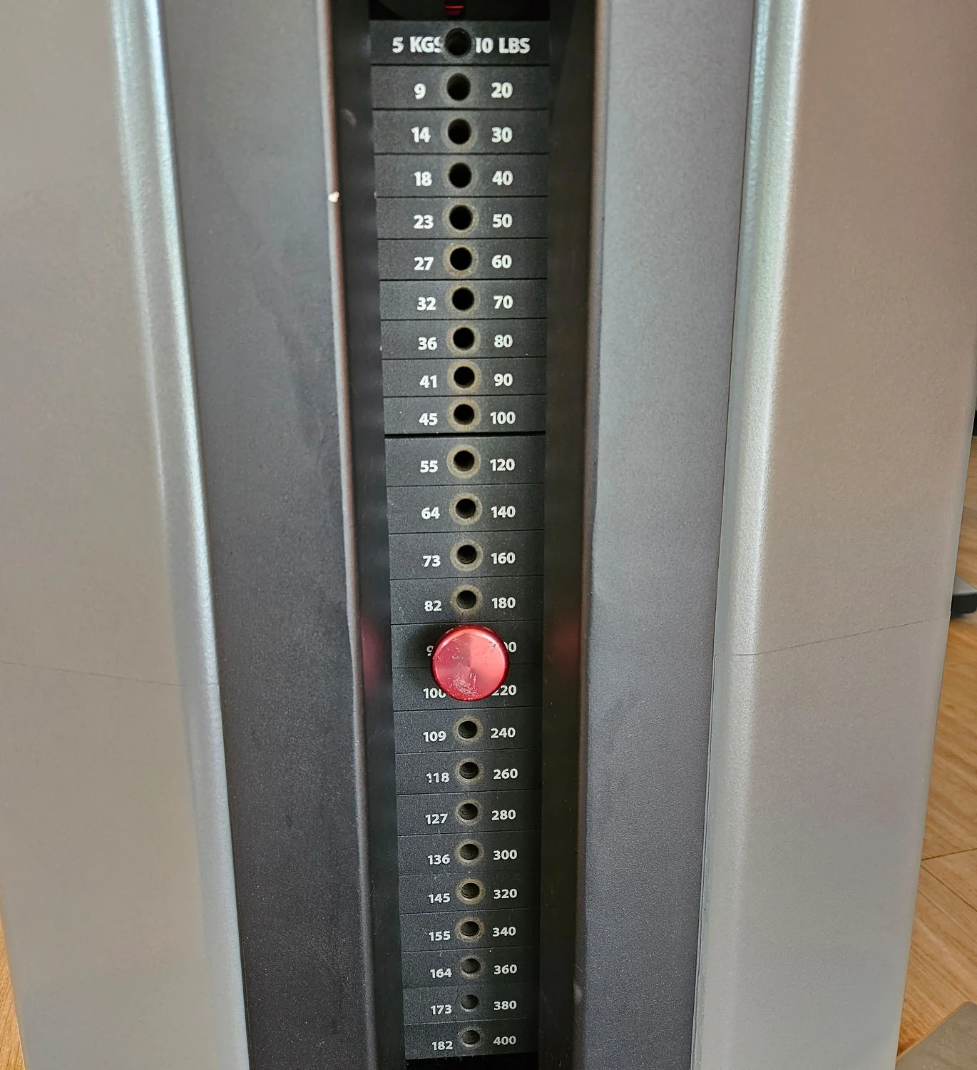 Freemotion Squat G610 - Kniebeugenmaschine, Bein Krafttrainingsgerät aus der Genesis Serie, Rahmenfarbe Silber, gebraucht - überholter Zustand - Image 8