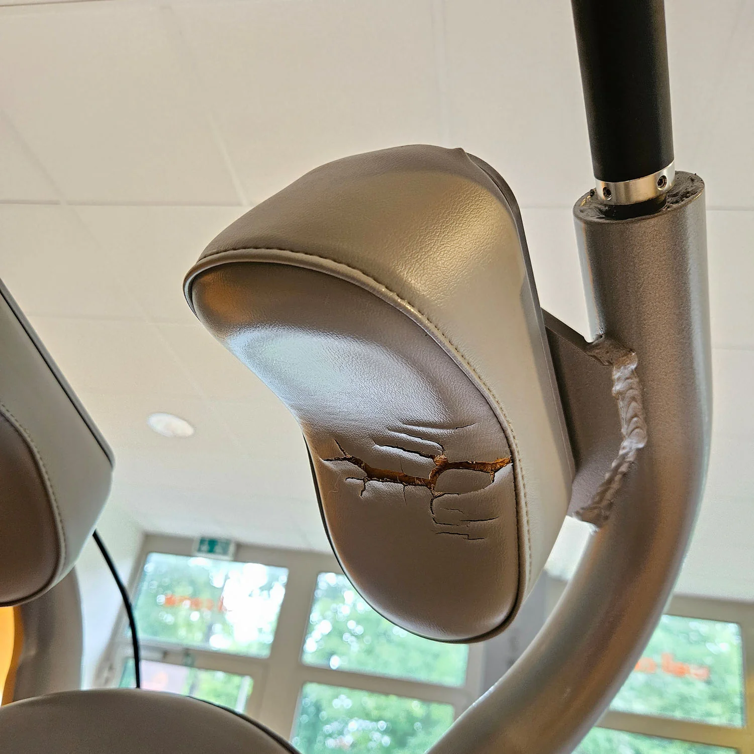 Freemotion Squat G610 - Kniebeugenmaschine, Bein Krafttrainingsgerät aus der Genesis Serie, Rahmenfarbe Silber, gebraucht - überholter Zustand - Image 9