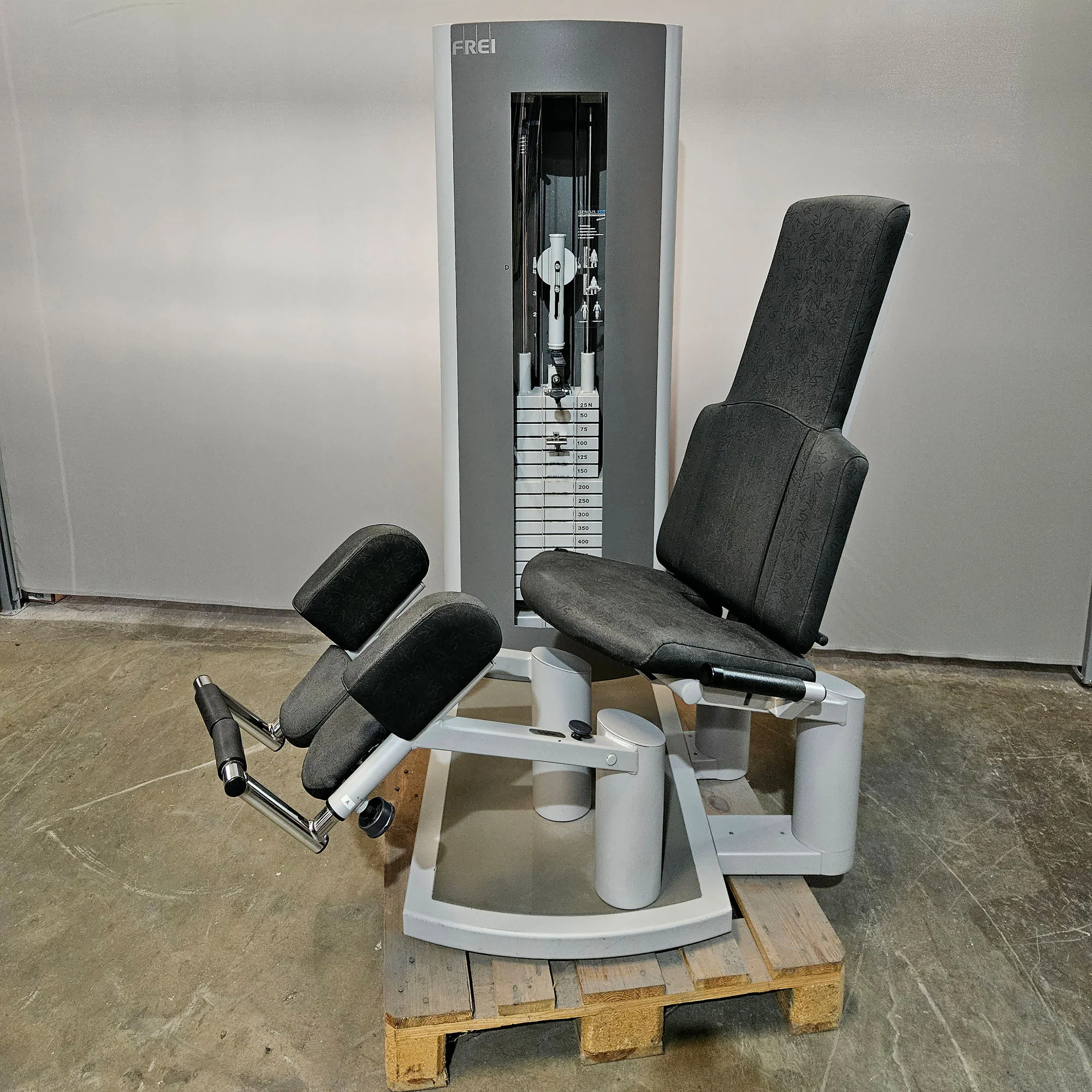 Frei Genius Eco Abduktorenmaschine, Hip Abduction, Abductor, Rahmenfarbe Silber, gebraucht - überholter Zustand - Image 2