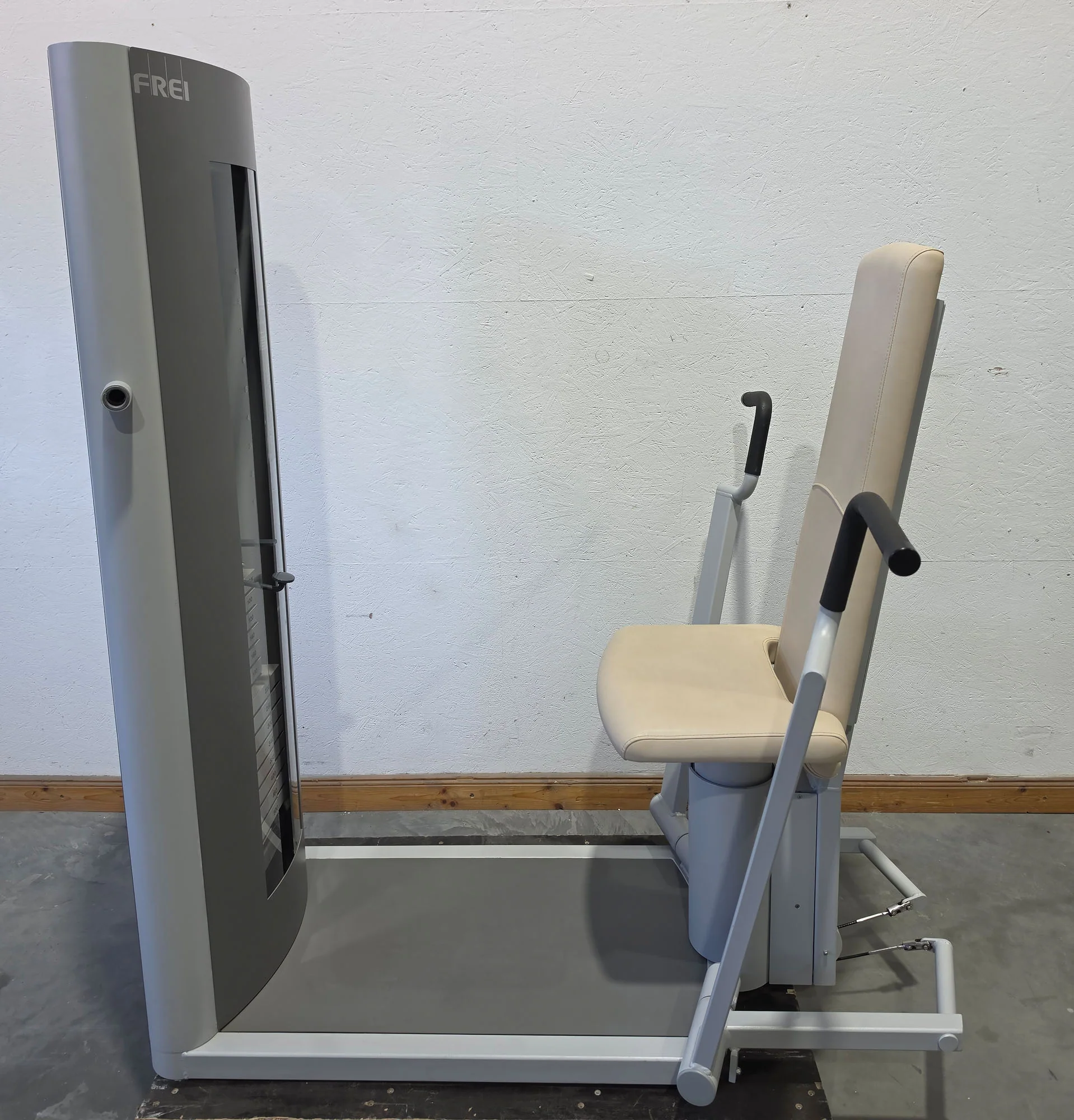 Frei Genius Eco Bankdrückmaschine, Brustpresse, Chestpress, MPG, Reha, Rahmenfarbe Silber, gebraucht - überholter Zustand - Image 3