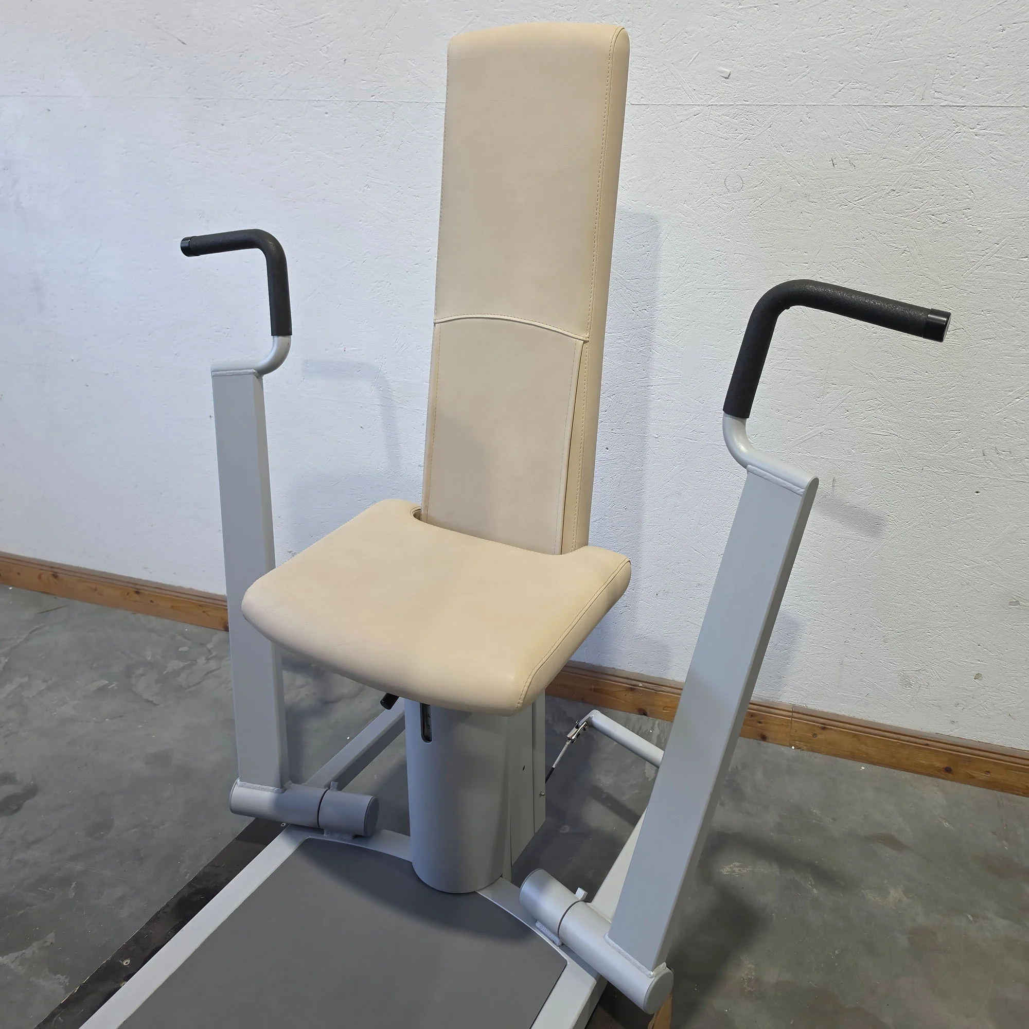 Frei Genius Eco Bankdrückmaschine, Brustpresse, Chestpress, MPG, Reha, Rahmenfarbe Silber, gebraucht - überholter Zustand - Image 5