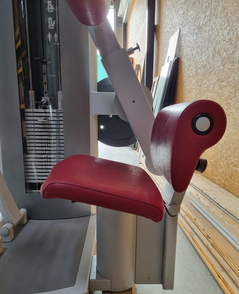 Frei Genius Eco Rückenstreckermaschine, Hyperextension, Rückenmaschine Lower Back, Rahmenfarbe Silber, Polsterfarbe Rot, gebraucht - überholter Zustand - Image 10