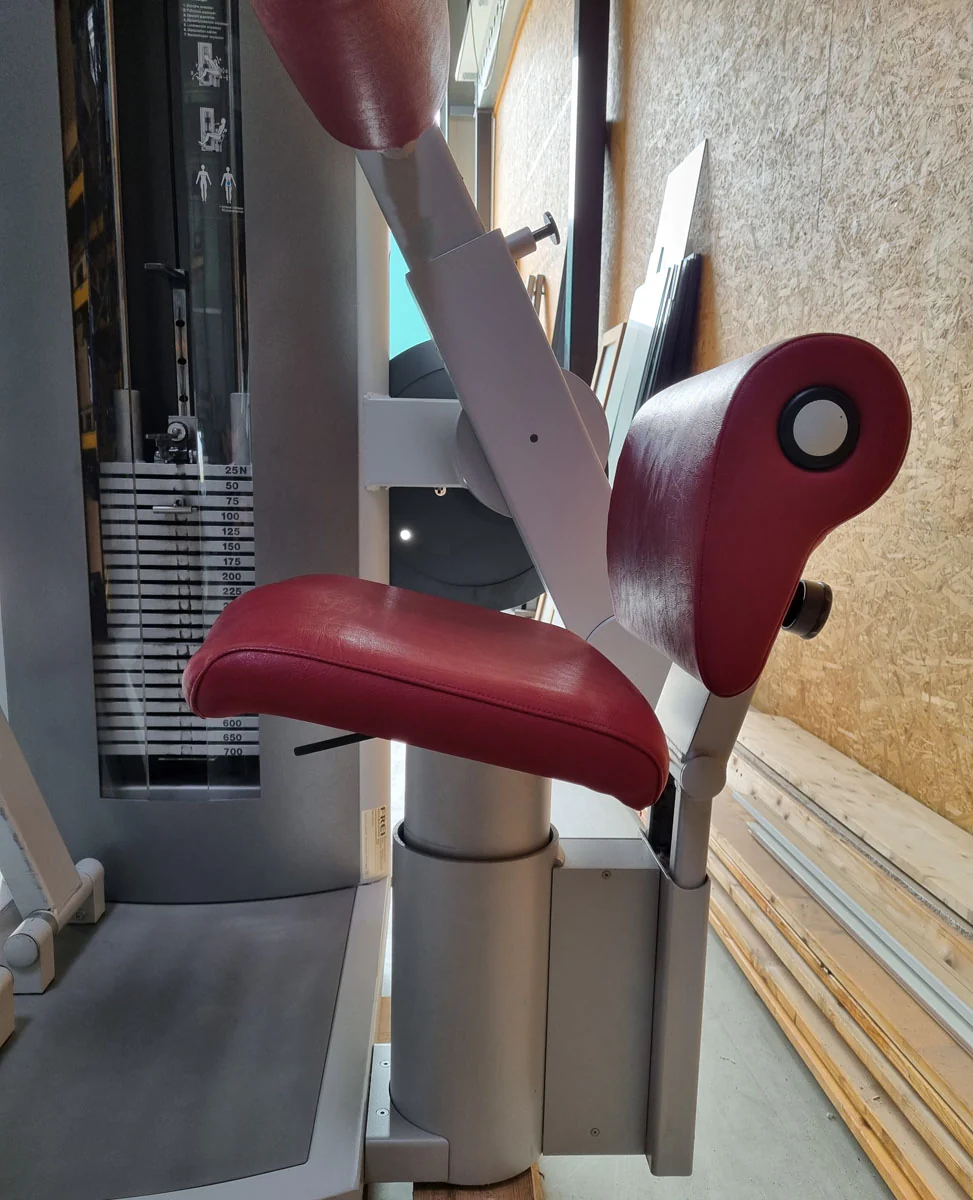 Frei Genius Eco Rückenstreckermaschine, Hyperextension, Rückenmaschine Lower Back, Rahmenfarbe Silber, Polsterfarbe Rot, gebraucht - überholter Zustand - Image 11