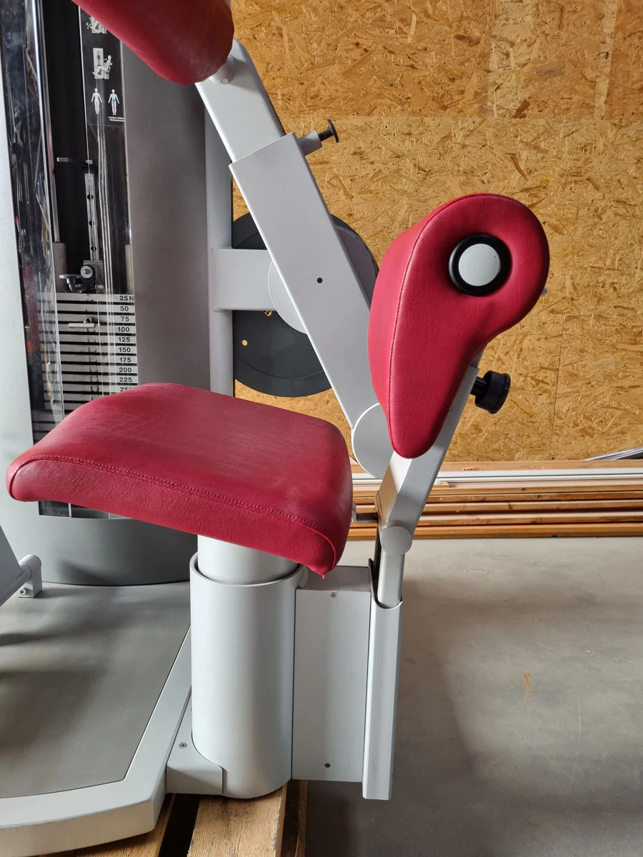 Frei Genius Eco Rückenstreckermaschine, Hyperextension, Rückenmaschine Lower Back, Rahmenfarbe Silber, Polsterfarbe Rot, gebraucht - überholter Zustand - Image 4