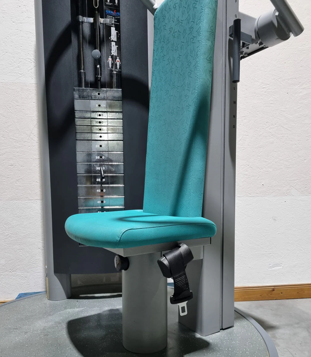 Frei Genius Schulterblattfixator und Stützstemme - Latzug Pulldown und Dips - Kombigerät 2 in 1, Rahmenfarbe Silber - gebraucht - überholter Zustand - Image 6