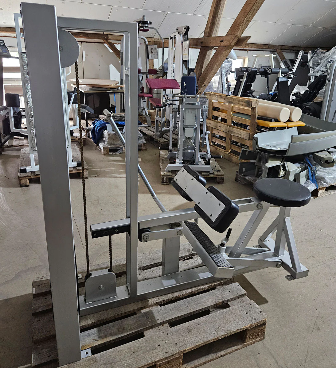 Galaxy Wadenmaschine, sitzend, Seated Calf, Oldschool Bodybuilding Kraftgerät, Rahmen Silber, gebraucht mit Gebrauchsspuren - Image 5