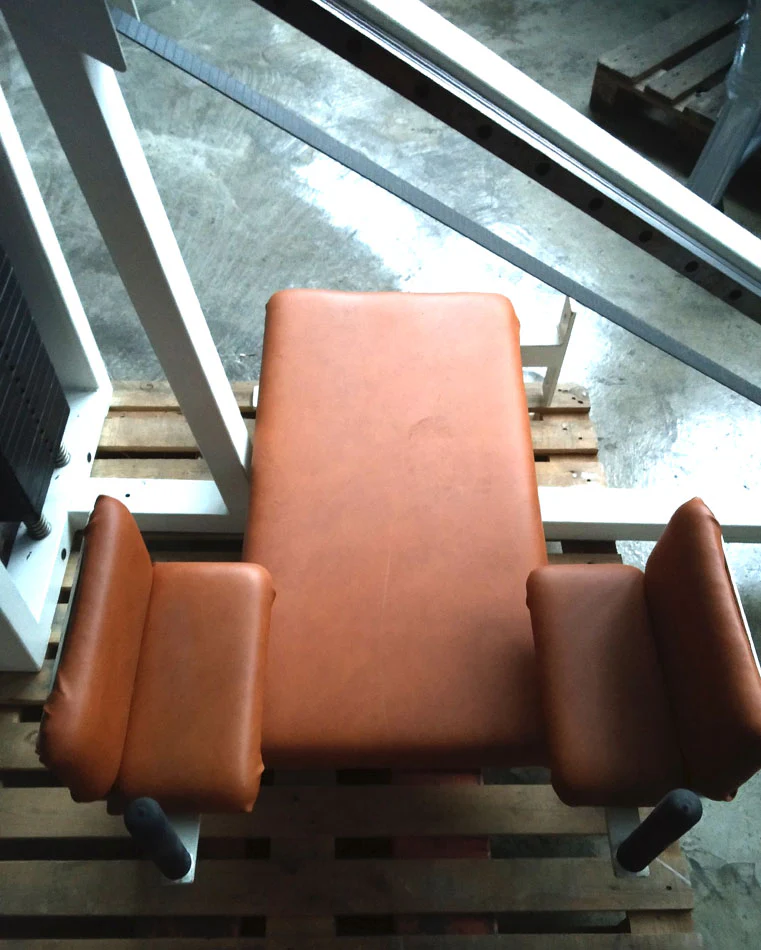 Gym 80 Gluteus radial in Knielage, Pomaschine, gebraucht - SONDERPREIS - Image 6
