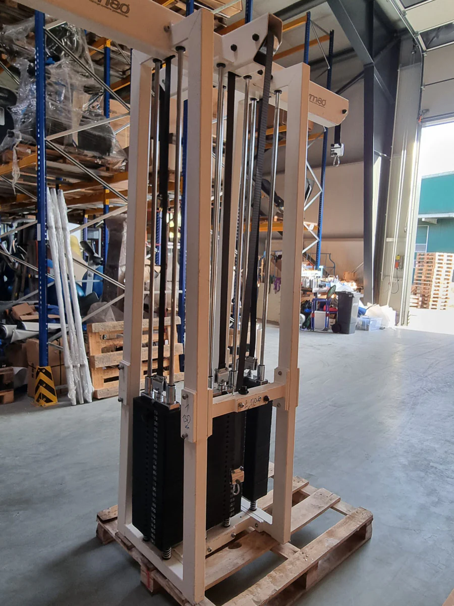 Gym80 - 4 Stationenturm mit Gurtband, 4 Stack Multi Station, große Gewichtsblöcke, Rahmenfarbe Weiß, Polsterfarbe Türkis, gebraucht - überholter Zustand - Image 4
