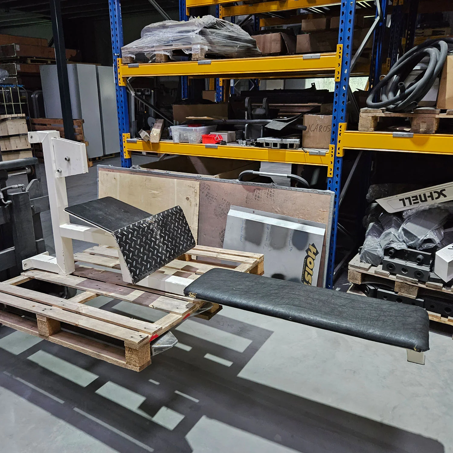 Gym80 - 4 Stationenturm mit Seilen, 4 Stack Multi Station, große Gewichtsblöcke, Rahmenfarbe Weiß, gebraucht - geprüfter Zustand mit optischen Gebrauchsspuren - Image 3