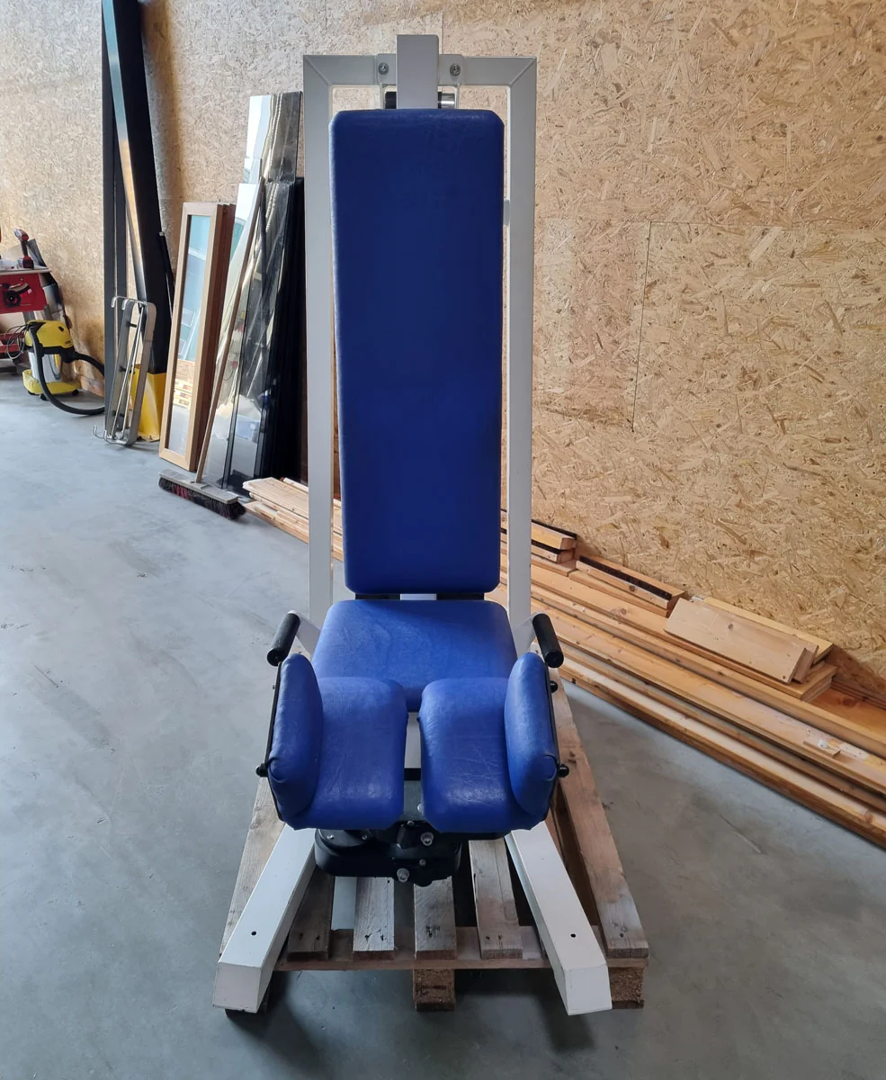 Gym80 Abduktorenmaschine, Hip Abductor, Rahmenfarbe Weiß, Polsterfarbe Blau, gebraucht - überholter Zustand - Image 3