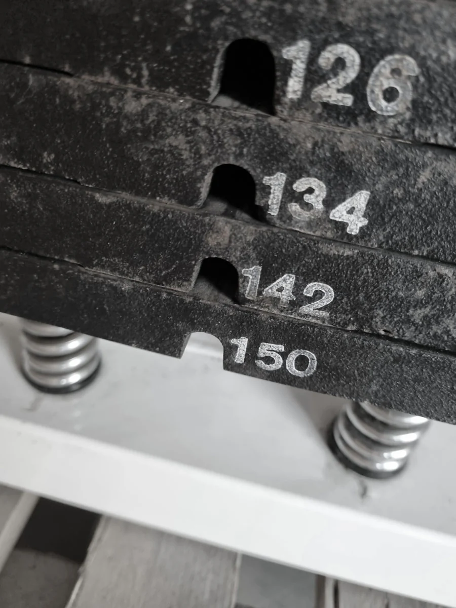 Gym80 Abduktorenmaschine, Hip Abductor, Rahmenfarbe Weiß, Polsterfarbe Blau, gebraucht - überholter Zustand - Image 6