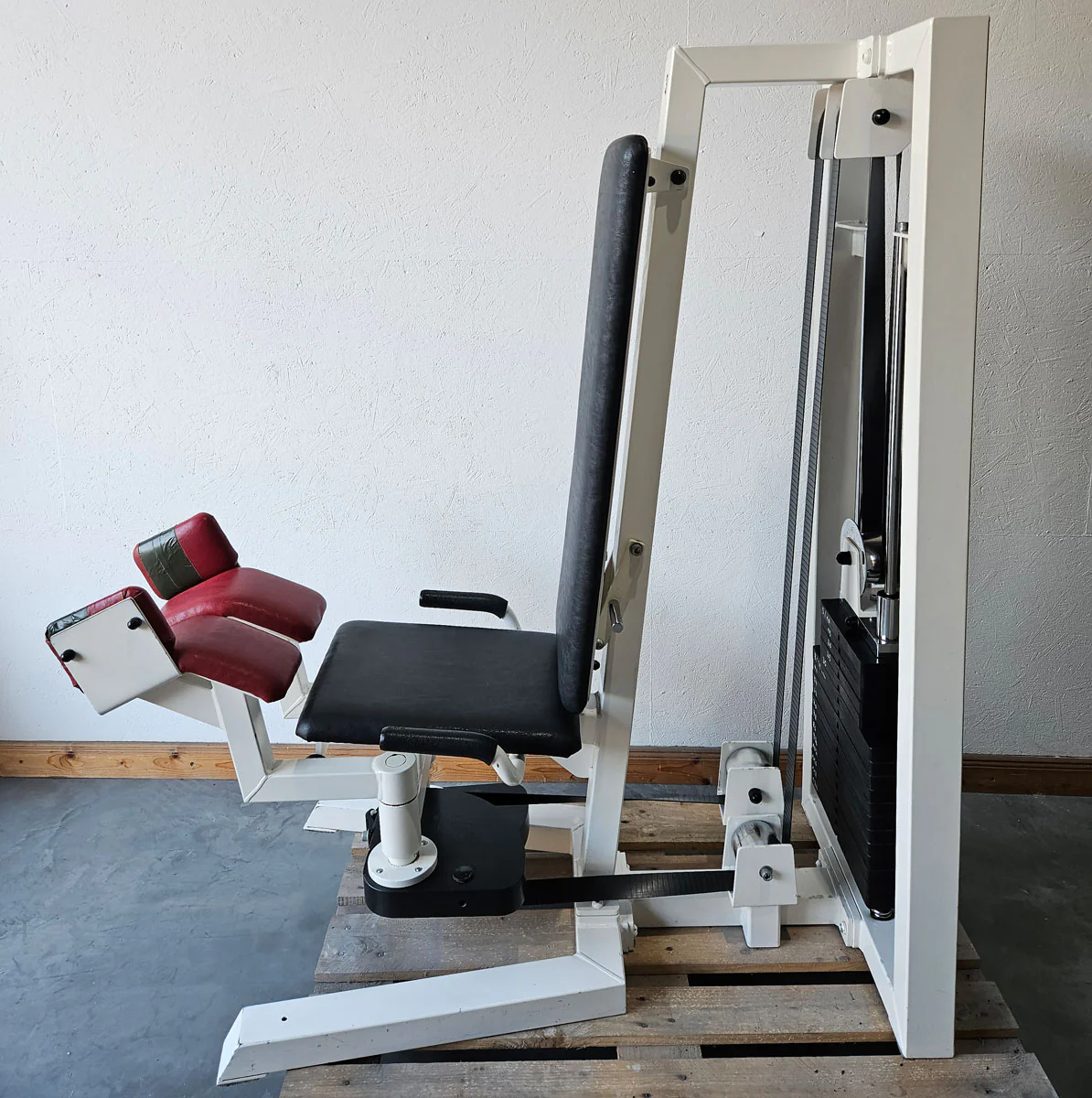 Gym80 Abduktorenmaschine, Hip Abductor, sitzend,  Oldschool Bodybuilding Kraftgerät - Edition oder Classic Line, Rahmenfarbe Weiß, gebraucht mit Gebrauchsspuren - Image 2