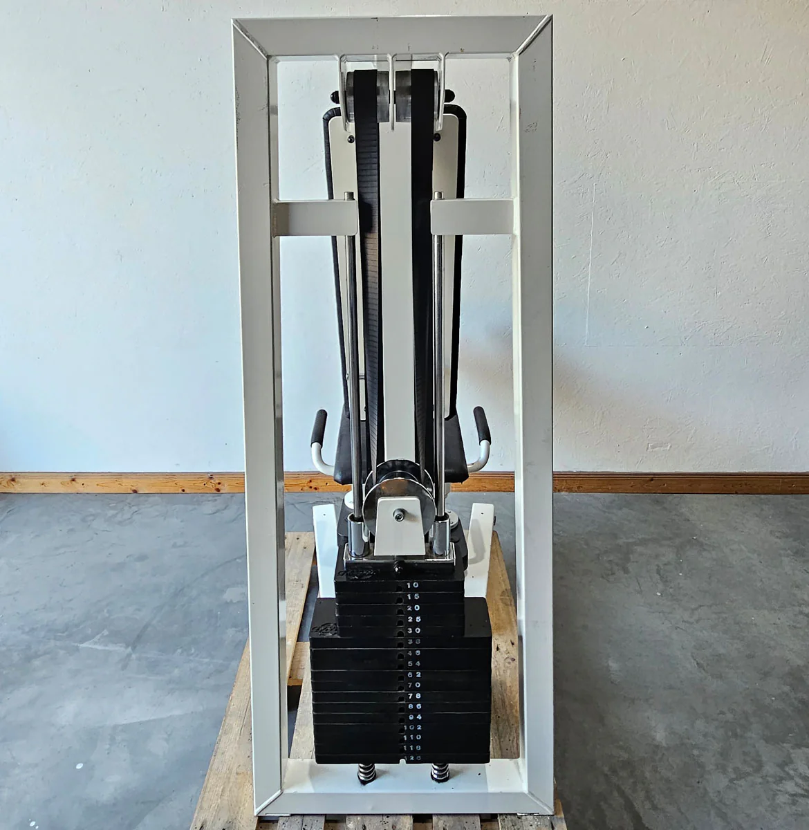 Gym80 Abduktorenmaschine, Hip Abductor, sitzend,  Oldschool Bodybuilding Kraftgerät - Edition oder Classic Line, Rahmenfarbe Weiß, gebraucht mit Gebrauchsspuren - Image 3
