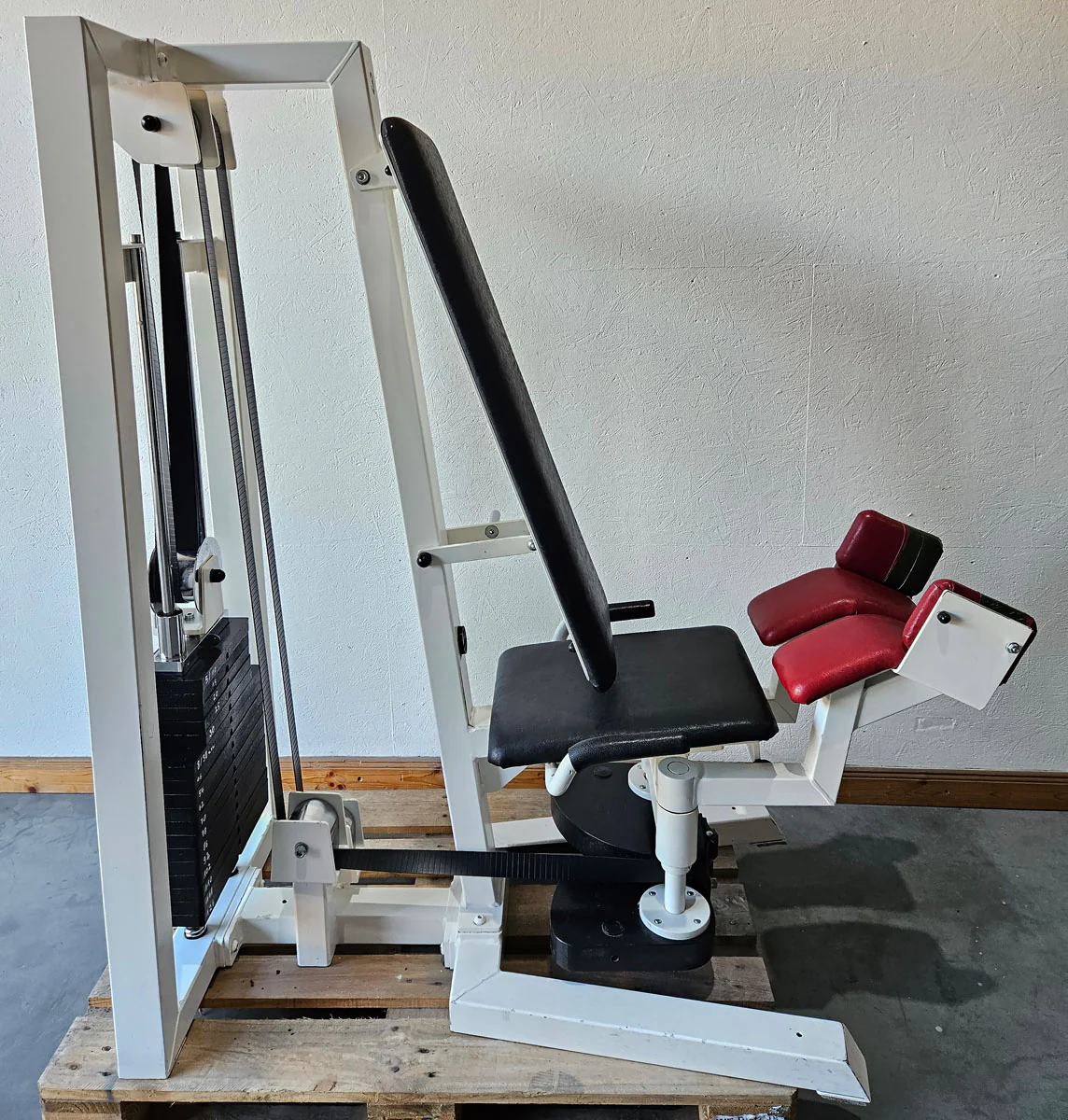 Gym80 Abduktorenmaschine, Hip Abductor, sitzend,  Oldschool Bodybuilding Kraftgerät - Edition oder Classic Line, Rahmenfarbe Weiß, gebraucht mit Gebrauchsspuren - Image 4