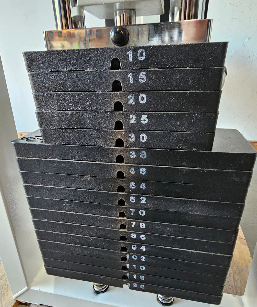 Gym80 Abduktorenmaschine, Hip Abductor, sitzend,  Oldschool Bodybuilding Kraftgerät - Edition oder Classic Line, Rahmenfarbe Weiß, gebraucht mit Gebrauchsspuren - Image 7
