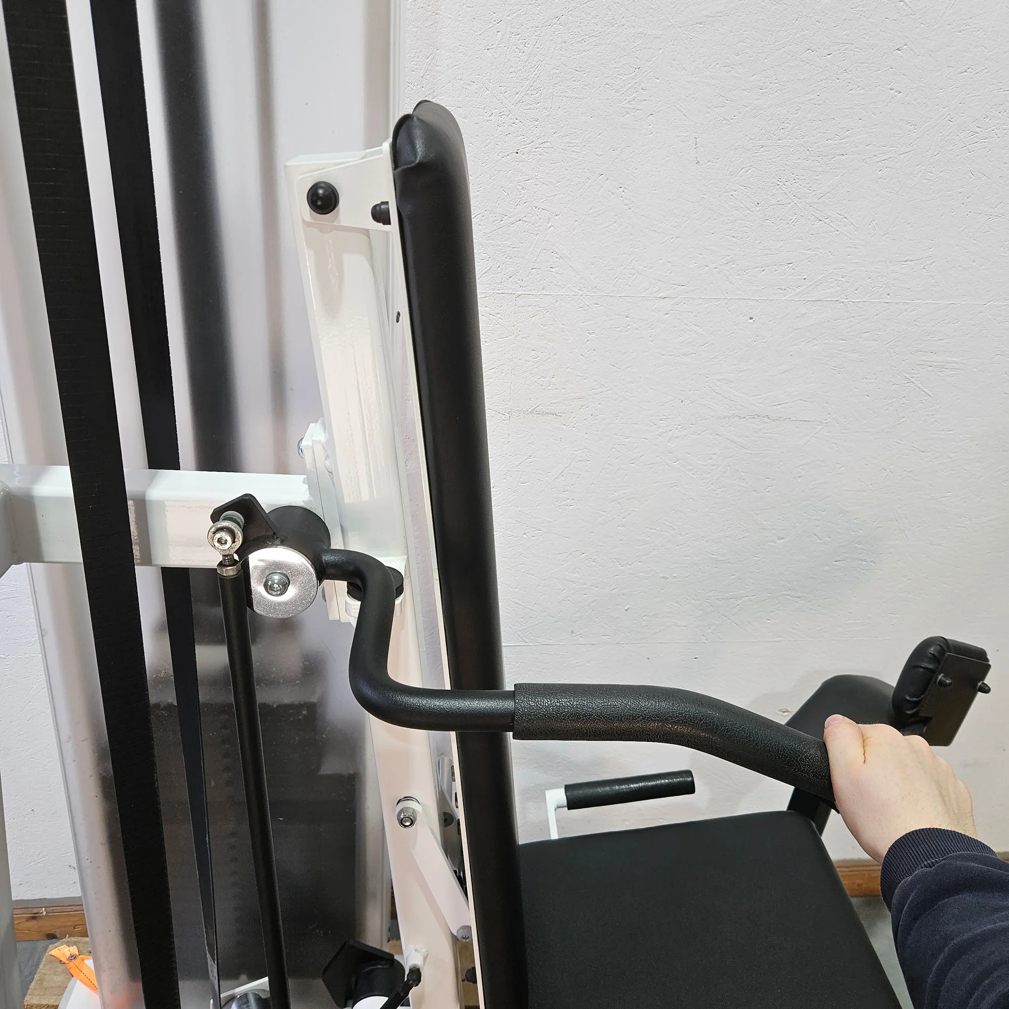 Gym80 Adduktorenmaschine, Hip Adductor, sitzend, Oldschool Bodybuilding Kraftgerät - Edition Line mit Verkleidung, Rahmen Weiß, gebraucht - geprüfter Zustand - Image 10