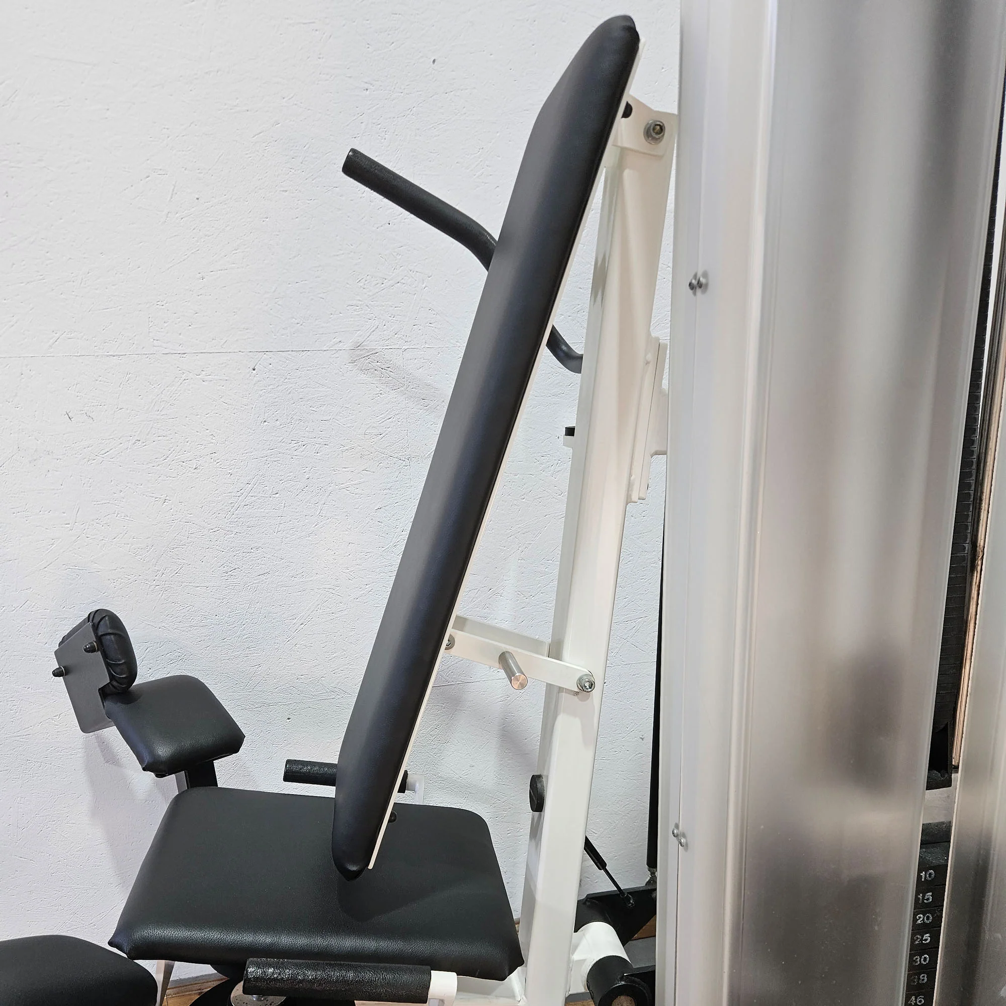 Gym80 Adduktorenmaschine, Hip Adductor, sitzend, Oldschool Bodybuilding Kraftgerät - Edition Line mit Verkleidung, Rahmen Weiß, gebraucht - geprüfter Zustand - Image 6