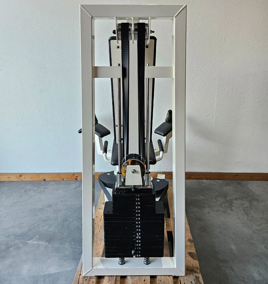 Gym80 Adduktorenmaschine, Hip Adductor, sitzend, Oldschool Bodybuilding Kraftgerät - Edition oder Classic Line, Rahmen Weiß, gebraucht mit Gebrauchsspuren - Image 3