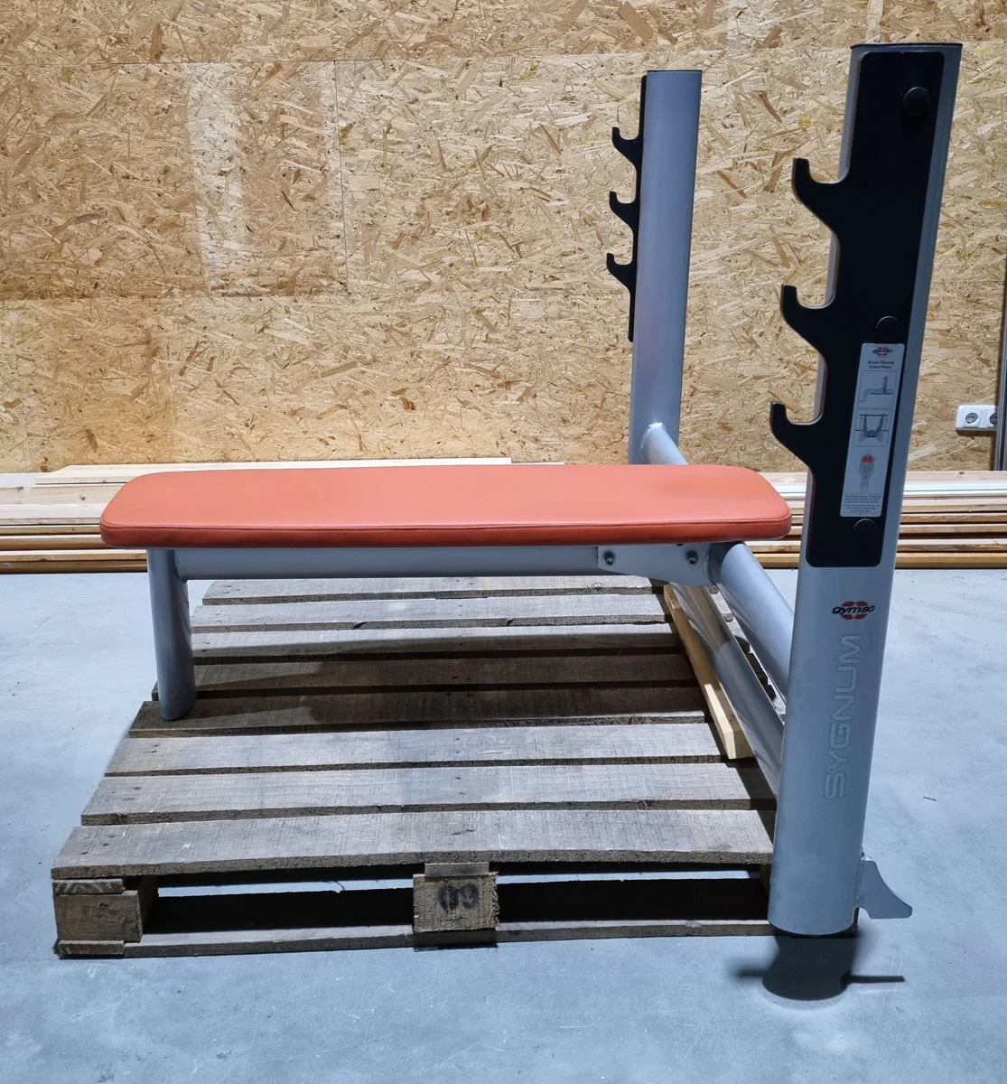 Gym80 Basic Drückbank 4097, Olympia Flachdrückerbank Rahmebfarbe Silber, Polsterfarbe Orange, gebraucht - überholter Zustand - Image 2