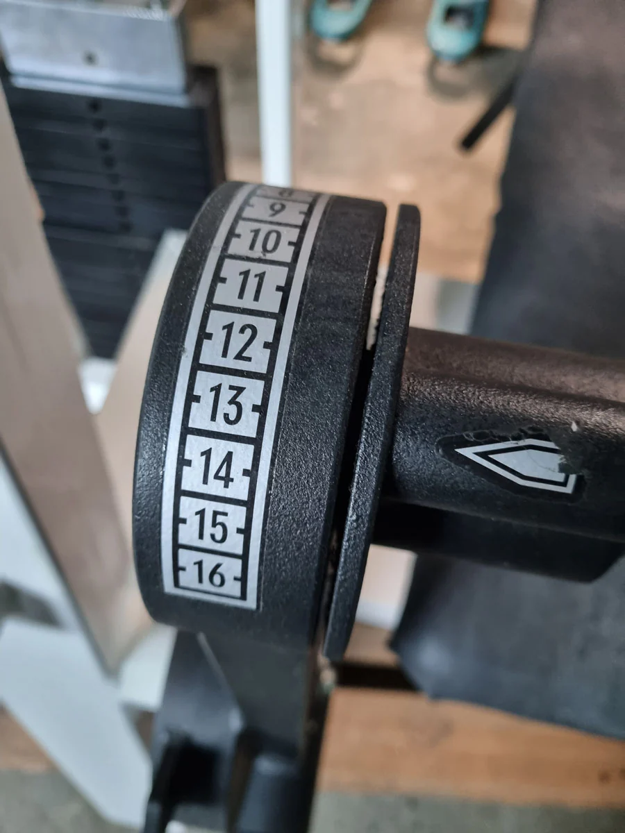 Gym80 Beinbeuger liegend, Edition Line, Rahmenfarbe Weiß, Polsterfarbe Schwarz, gebraucht - überholter Zustand - Image 6