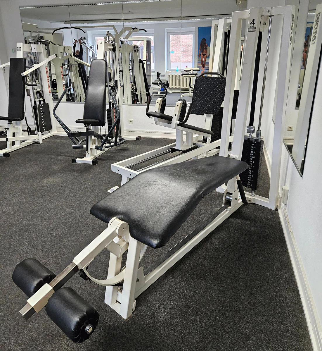Gym80 Beinbeuger liegend, Leg Curl lying, Oldschool Bodybuilding Kraftgerät - Edition oder Classic Line, Rahmenfarbe Weiß, gebraucht und geprüft mit Gebrauchsspuren - Image 3