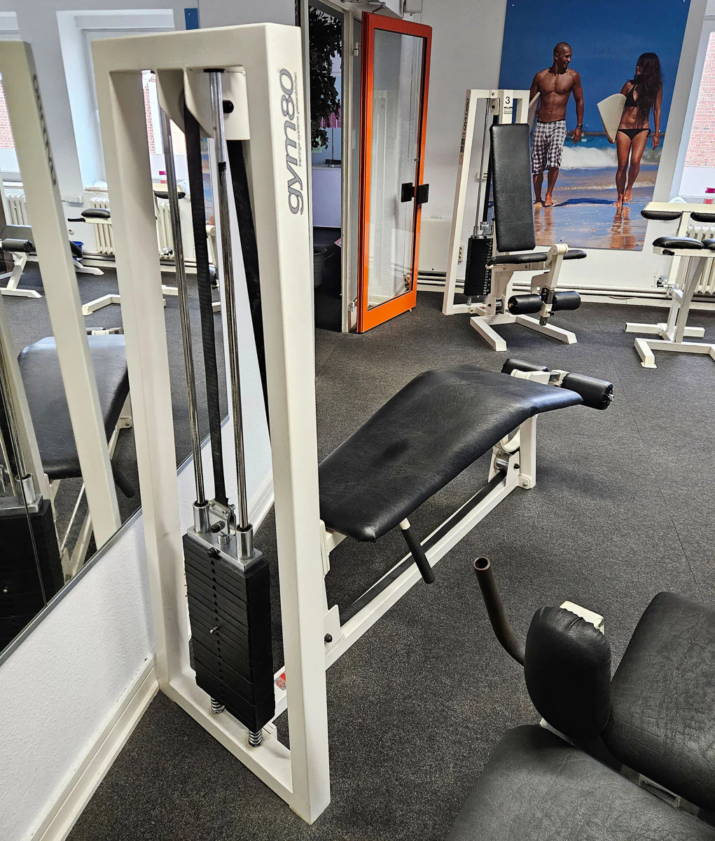 Gym80 Beinbeuger liegend, Leg Curl lying, Oldschool Bodybuilding Kraftgerät - Edition oder Classic Line, Rahmenfarbe Weiß, gebraucht und geprüft mit Gebrauchsspuren - Image 4