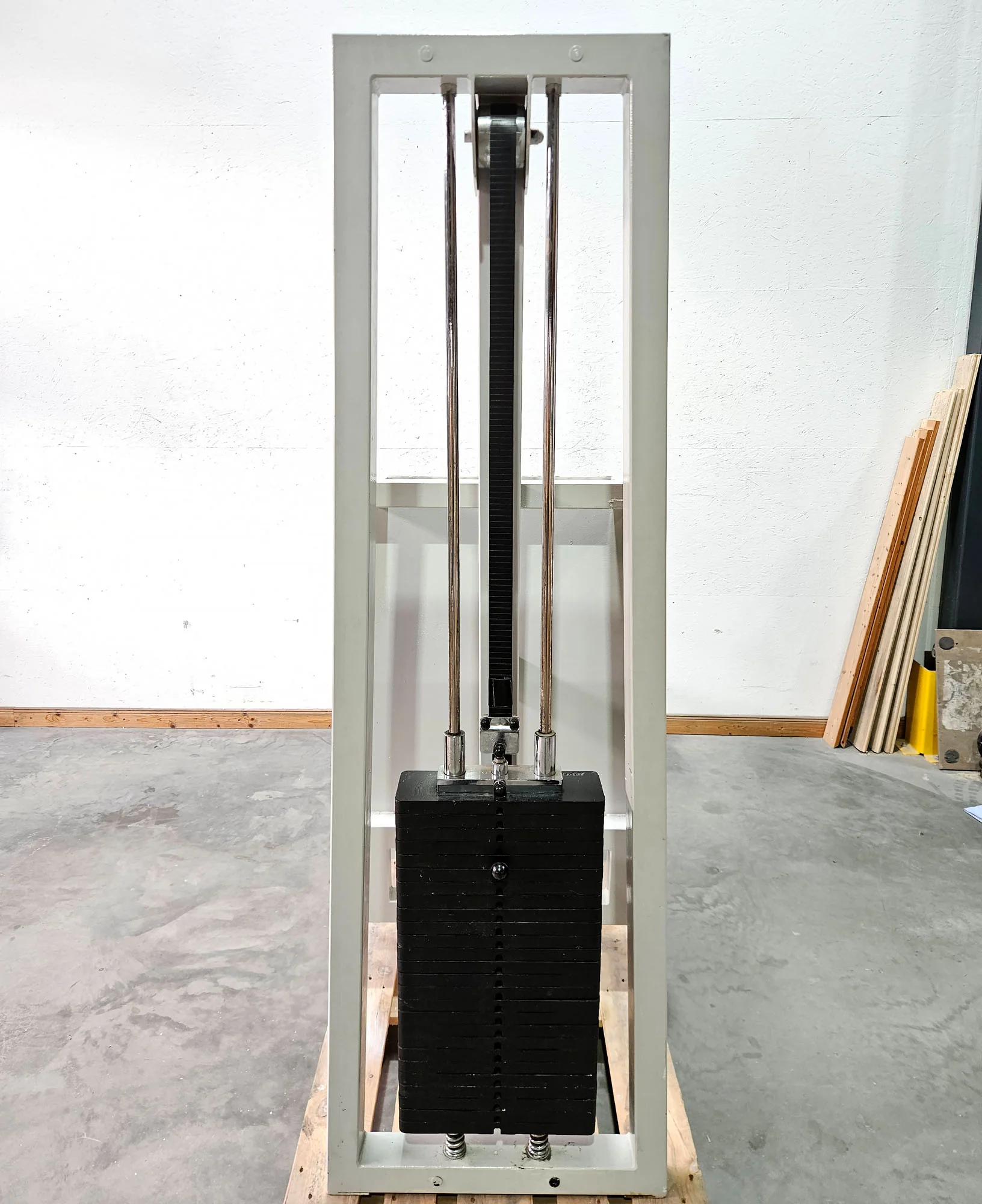 Gym80 Beinpresse liegend, Leg Press lying, 213kg Gewichtsblock, Oldschool Bodybuilding Kraftgerät - Rahmenfarbe Weiß, gebraucht mit Gebrauchsspuren - Image 4