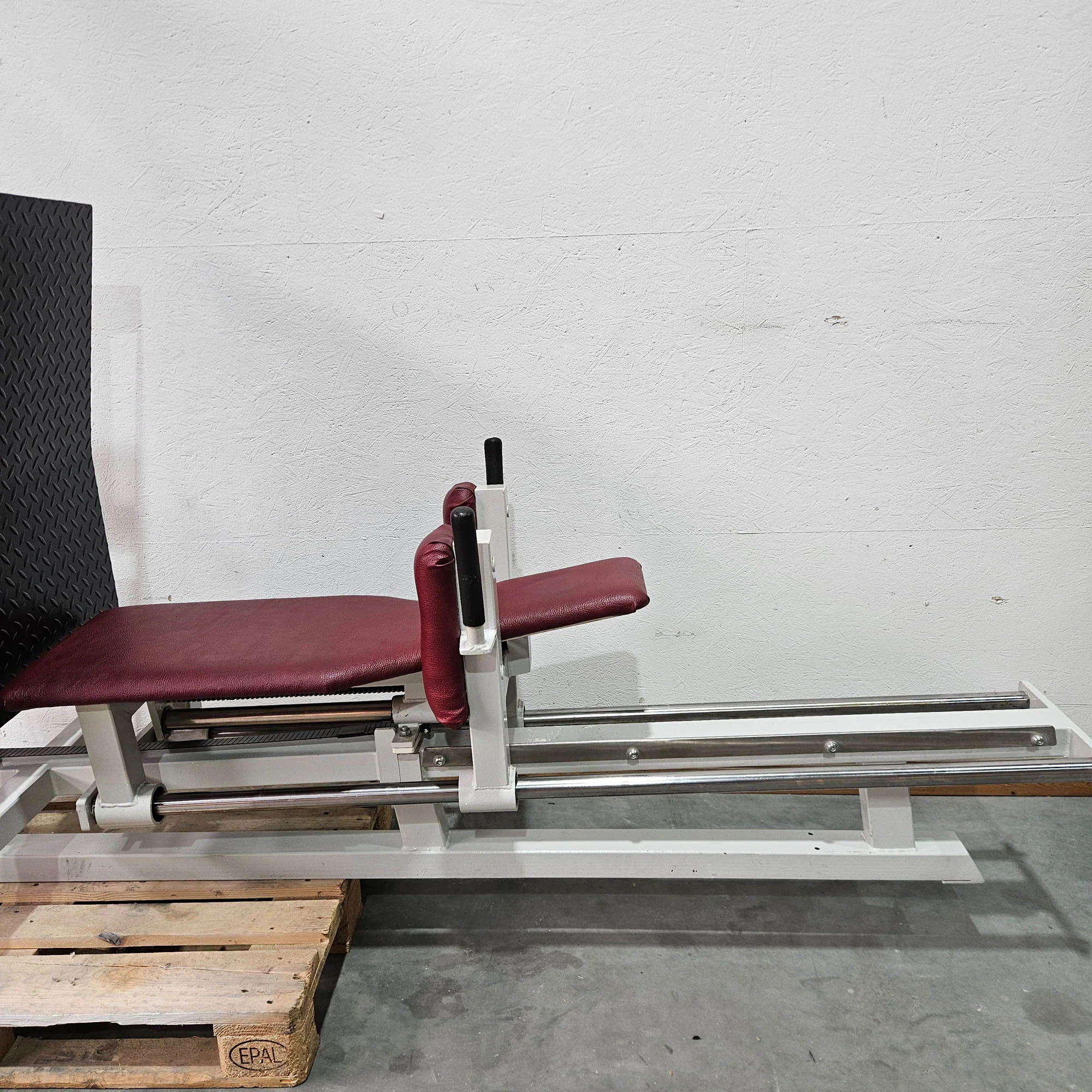 Gym80 Beinpresse liegend, Leg Press lying, 213kg Gewichtsblock, Oldschool Bodybuilding Kraftgerät - Rahmenfarbe Weiß, gebraucht mit Gebrauchsspuren - Image 5