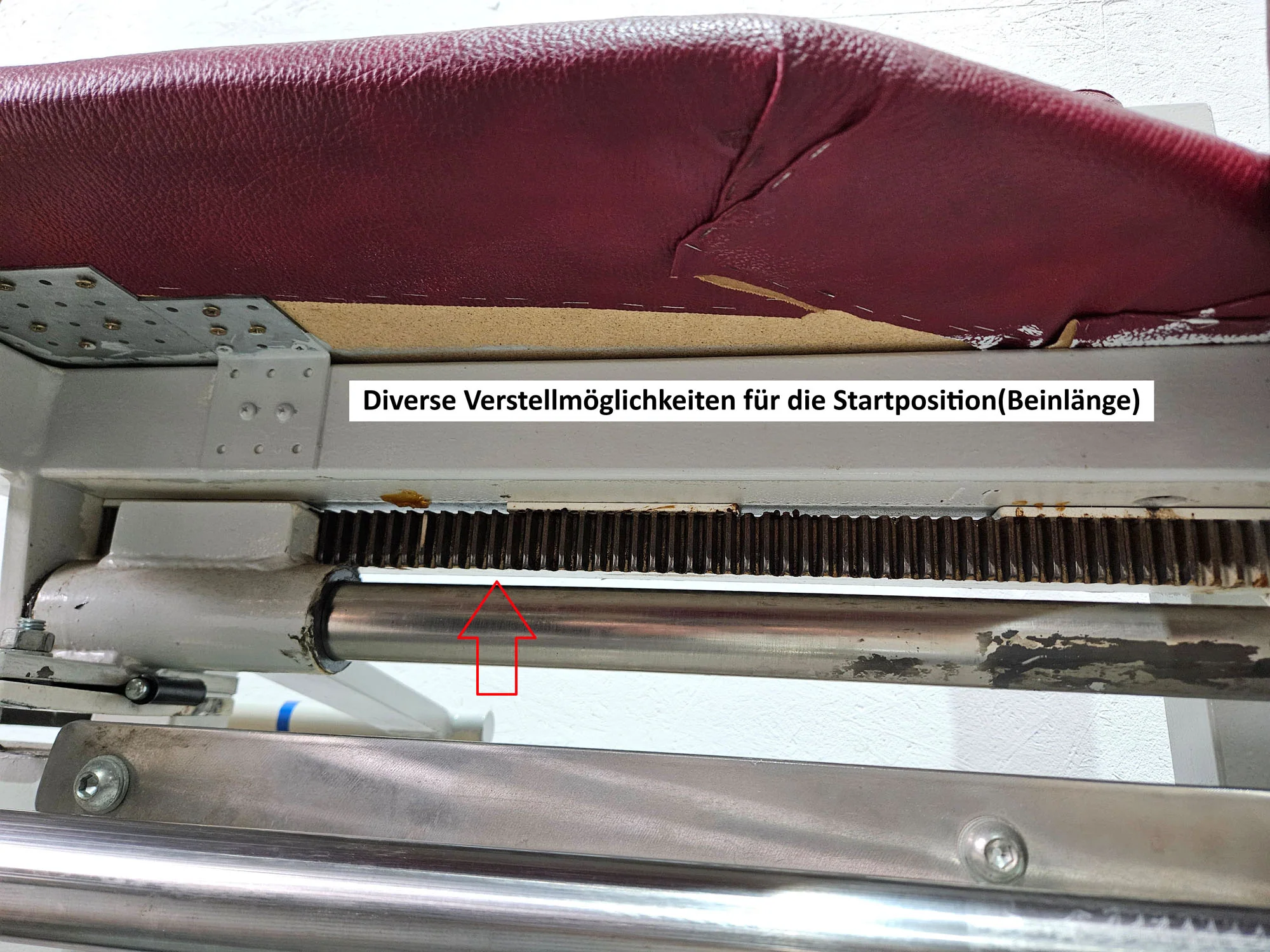 Gym80 Beinpresse liegend, Leg Press lying, 213kg Gewichtsblock, Oldschool Bodybuilding Kraftgerät - Rahmenfarbe Weiß, gebraucht mit Gebrauchsspuren - Image 7